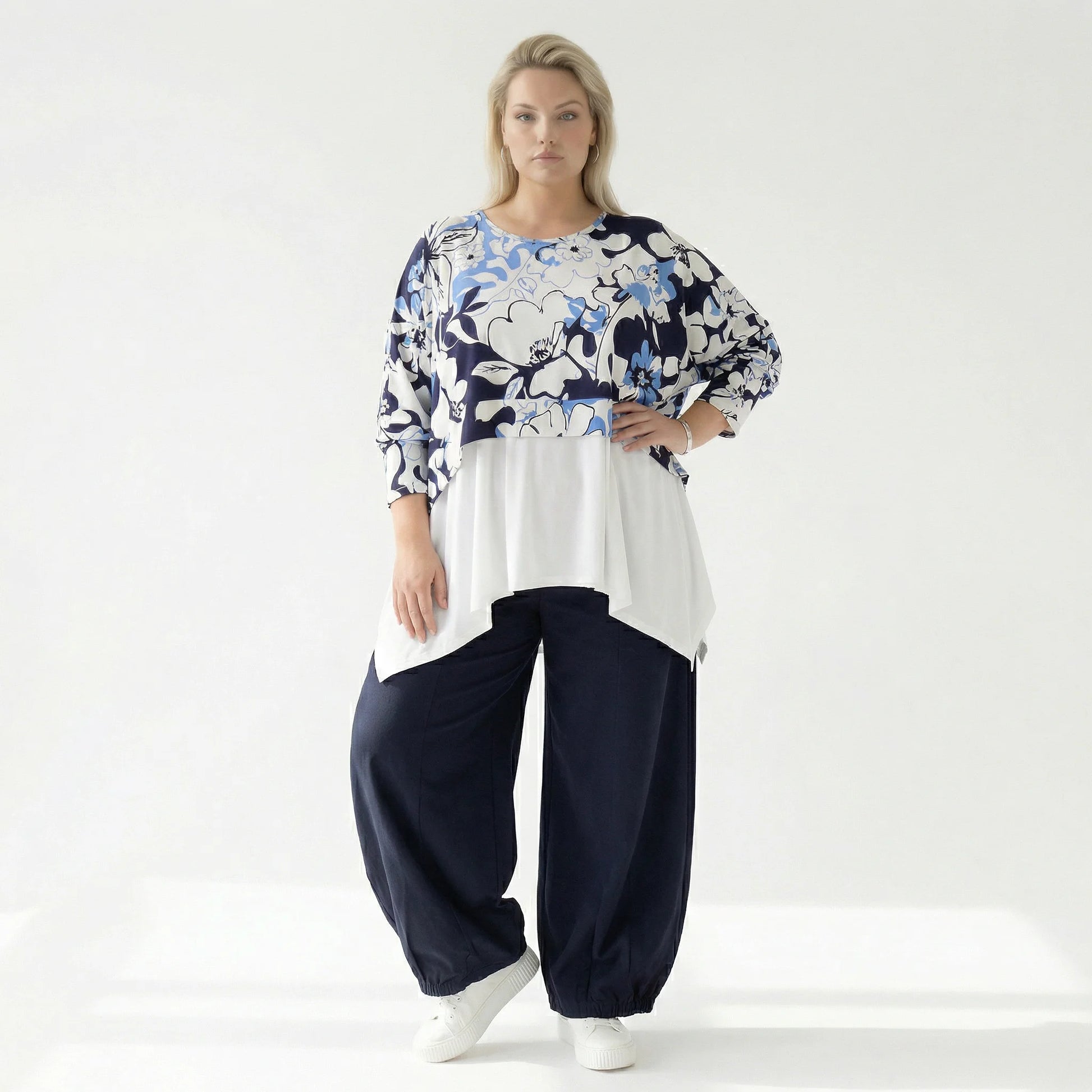  AKH Fashion Überwurf in kastiger Form, aus Viskose, 1574.07011, Weiß/Marine/Blau, Blumen