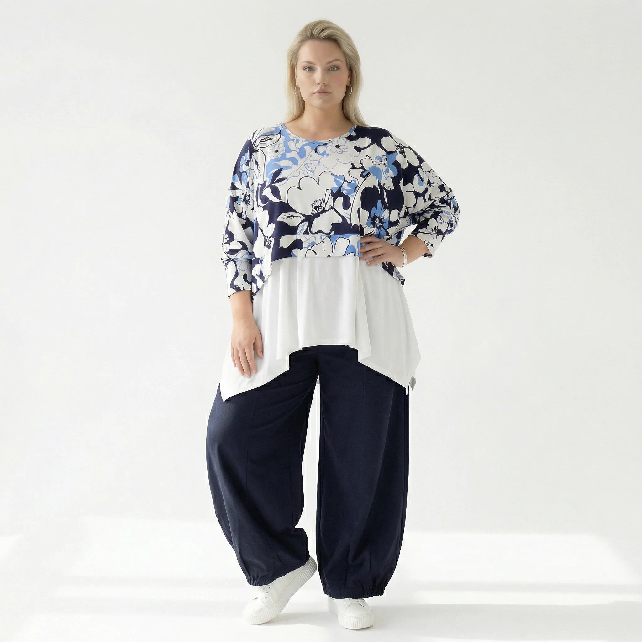  AKH Fashion Überwurf in kastiger Form, aus Viskose, 1574.07011, Weiß/Marine/Blau, Blumen