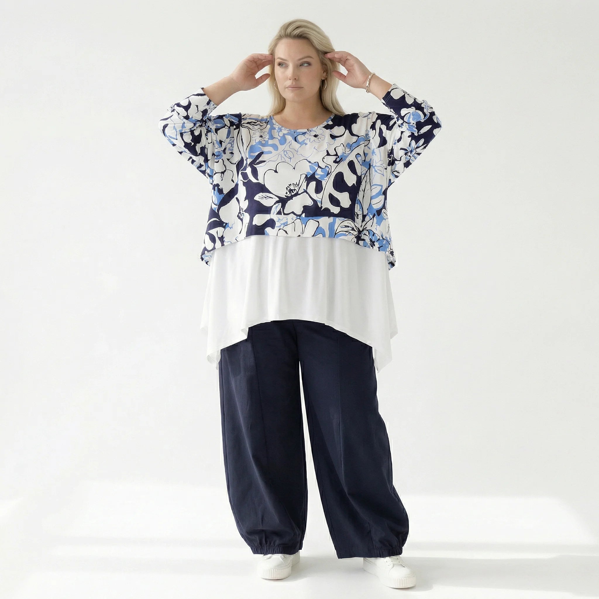  AKH Fashion Überwurf in kastiger Form, aus Viskose, 1574.07011, Weiß/Marine/Blau, Blumen