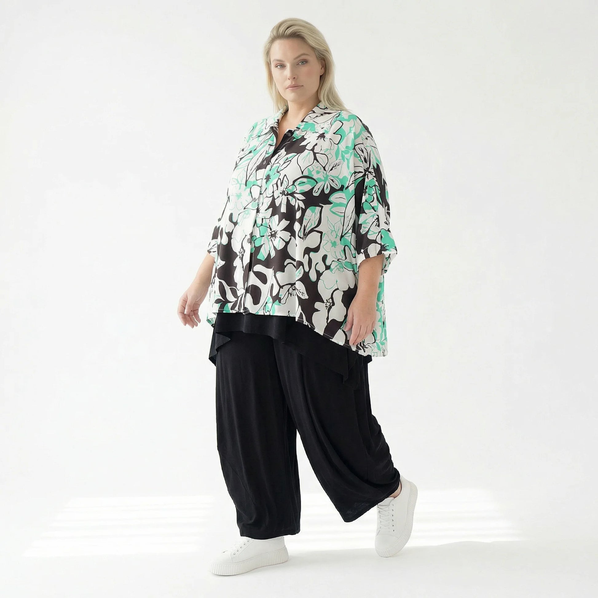  AKH Fashion Jacke in gerundeter Form, aus Viskose, 1574.07092, Weiß/Schwarz/Grün, Blumen