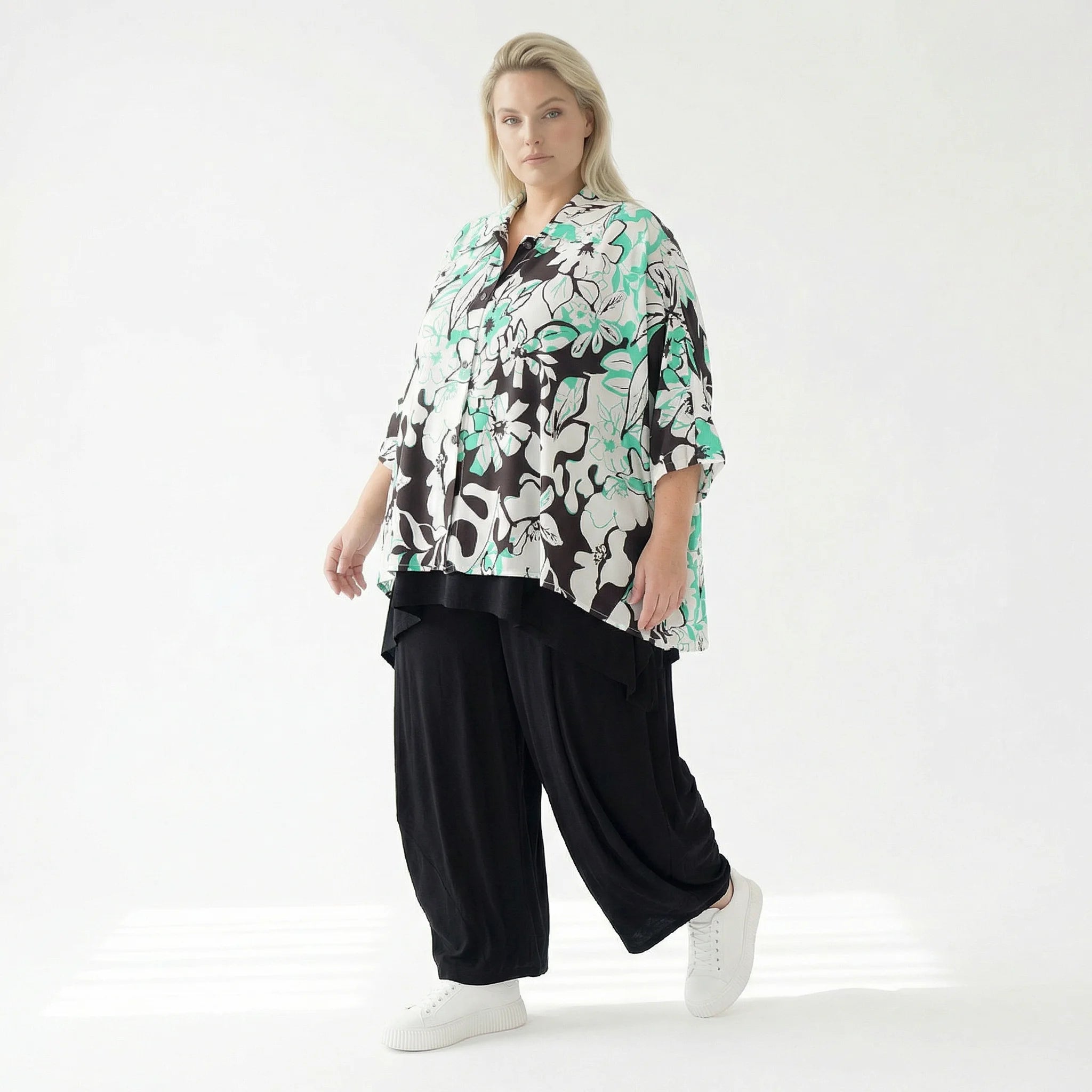  AKH Fashion Jacke in gerundeter Form, aus Viskose, 1574.07092, Weiß/Schwarz/Grün, Blumen