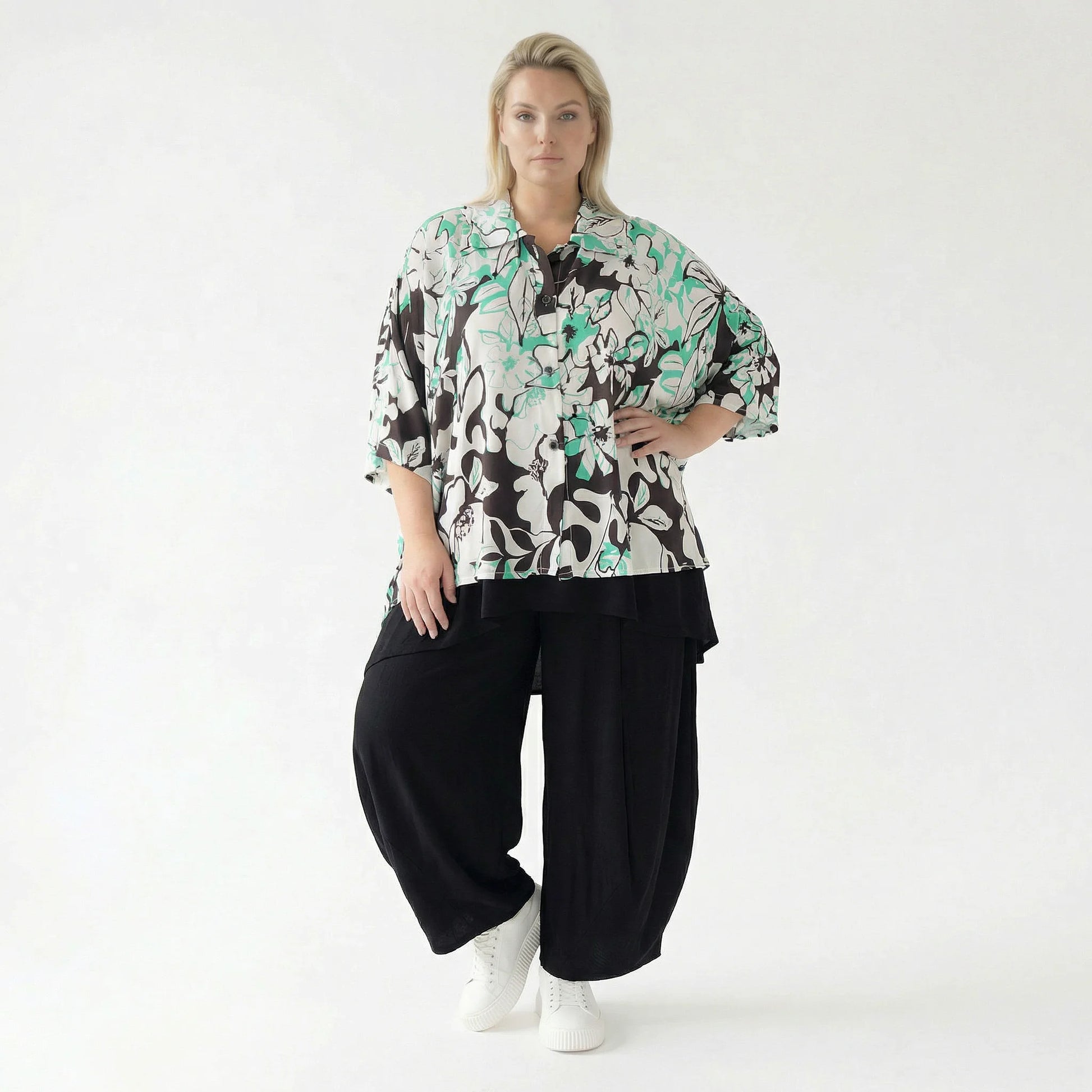  AKH Fashion Jacke in gerundeter Form, aus Viskose, 1574.07092, Weiß/Schwarz/Grün, Blumen