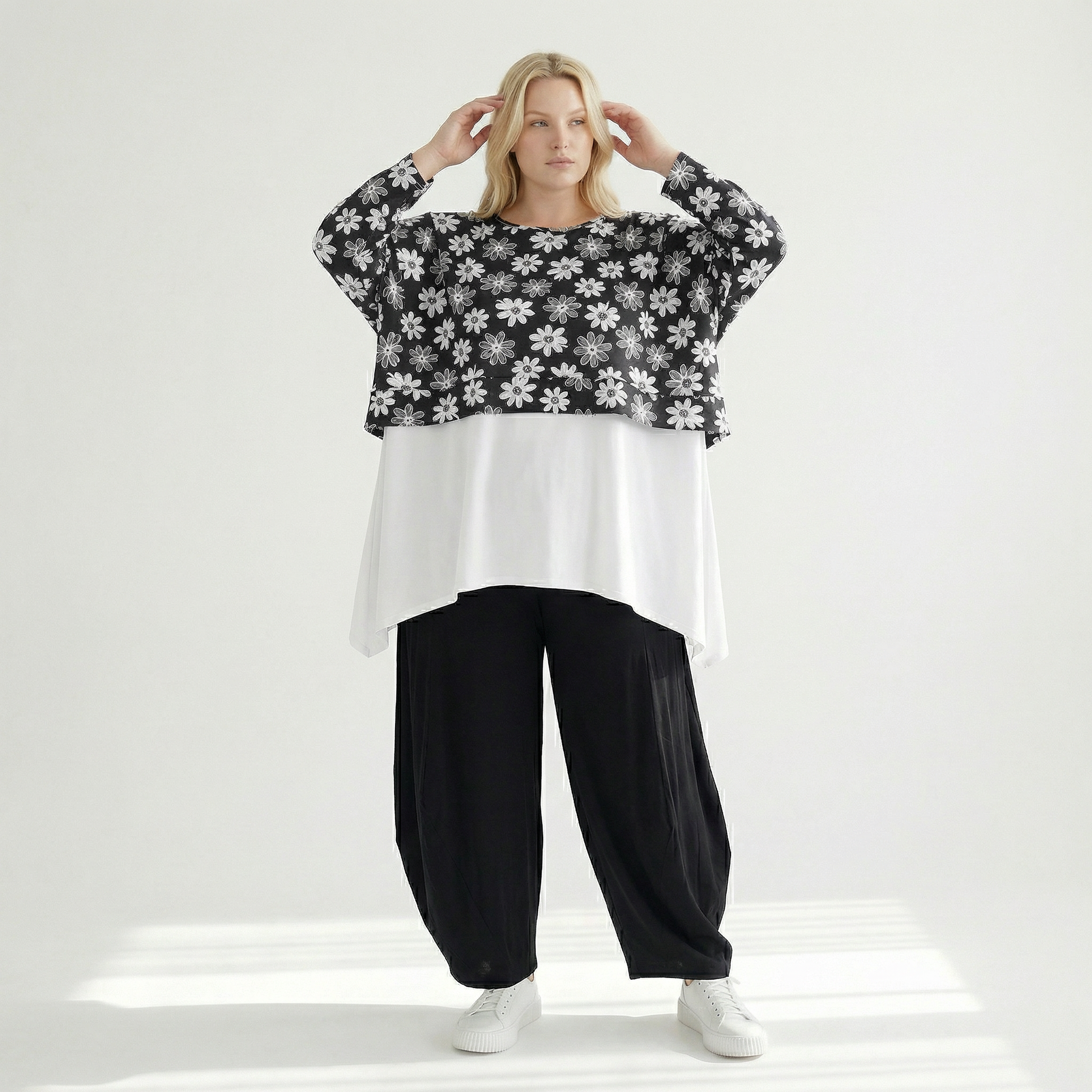 AKH Fashion Überwurf in kastiger Form, aus Viskose, 1575.07011, Schwarz/Weiß, Blumen