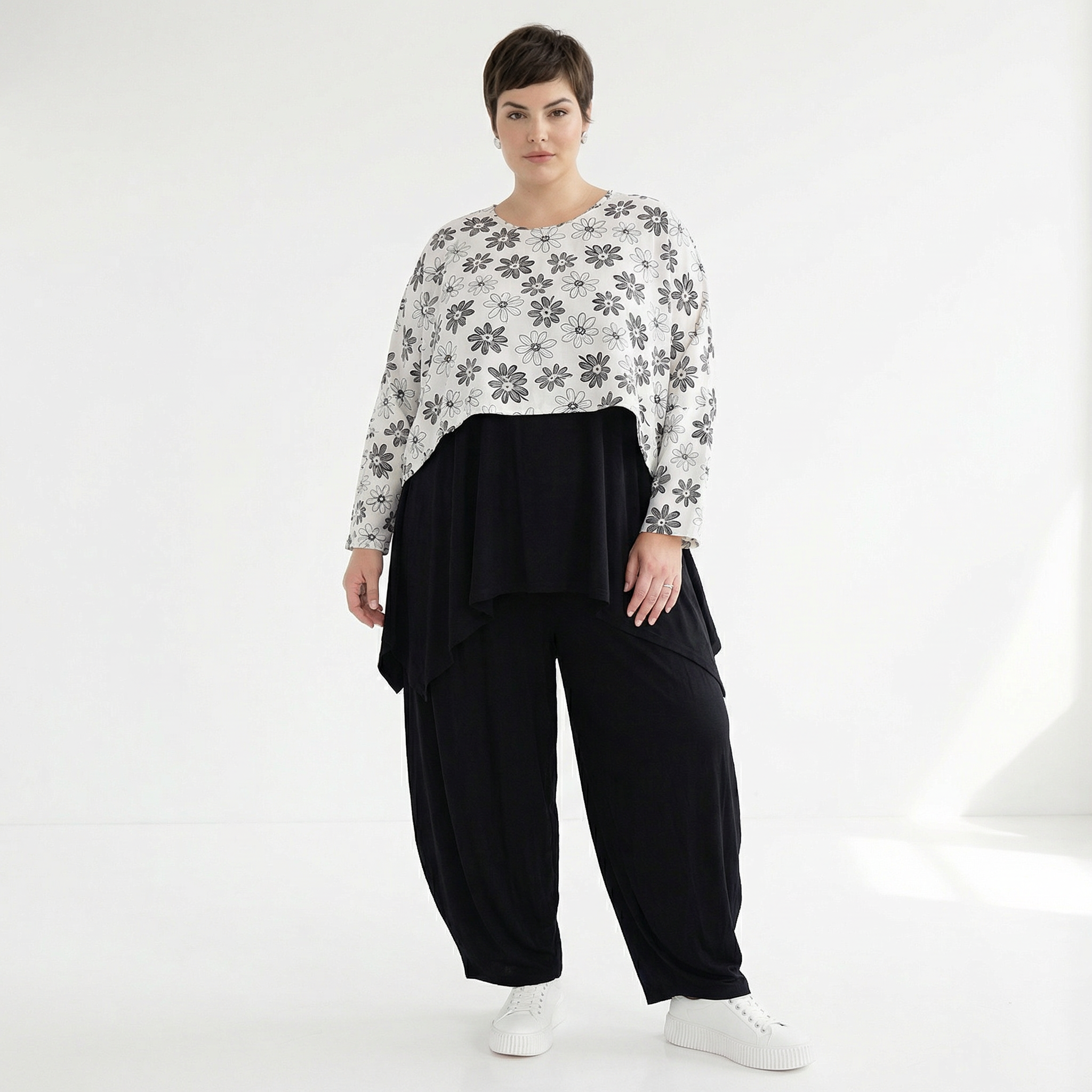 AKH Fashion Überwurf in kastiger Form, aus Viskose, 1575.07011, Weiß/Schwarz, Blumen