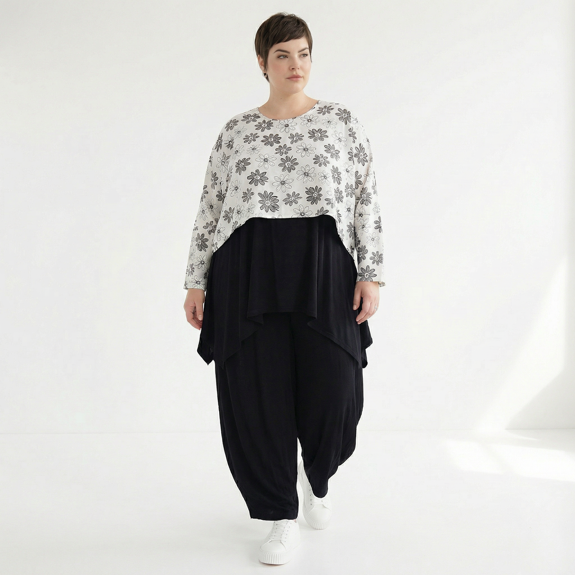 AKH Fashion Überwurf in kastiger Form, aus Viskose, 1575.07011, Weiß/Schwarz, Blumen