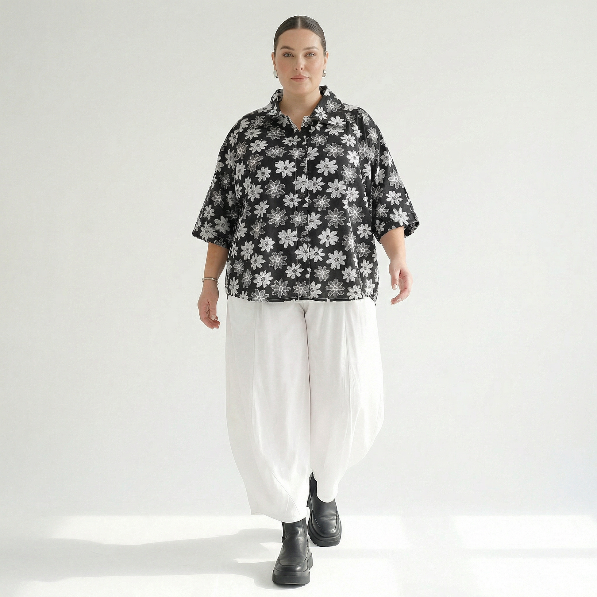 AKH Fashion Jacke in gerundeter Form, aus Viskose, 1575.07092, Schwarz/Weiß, Blumen