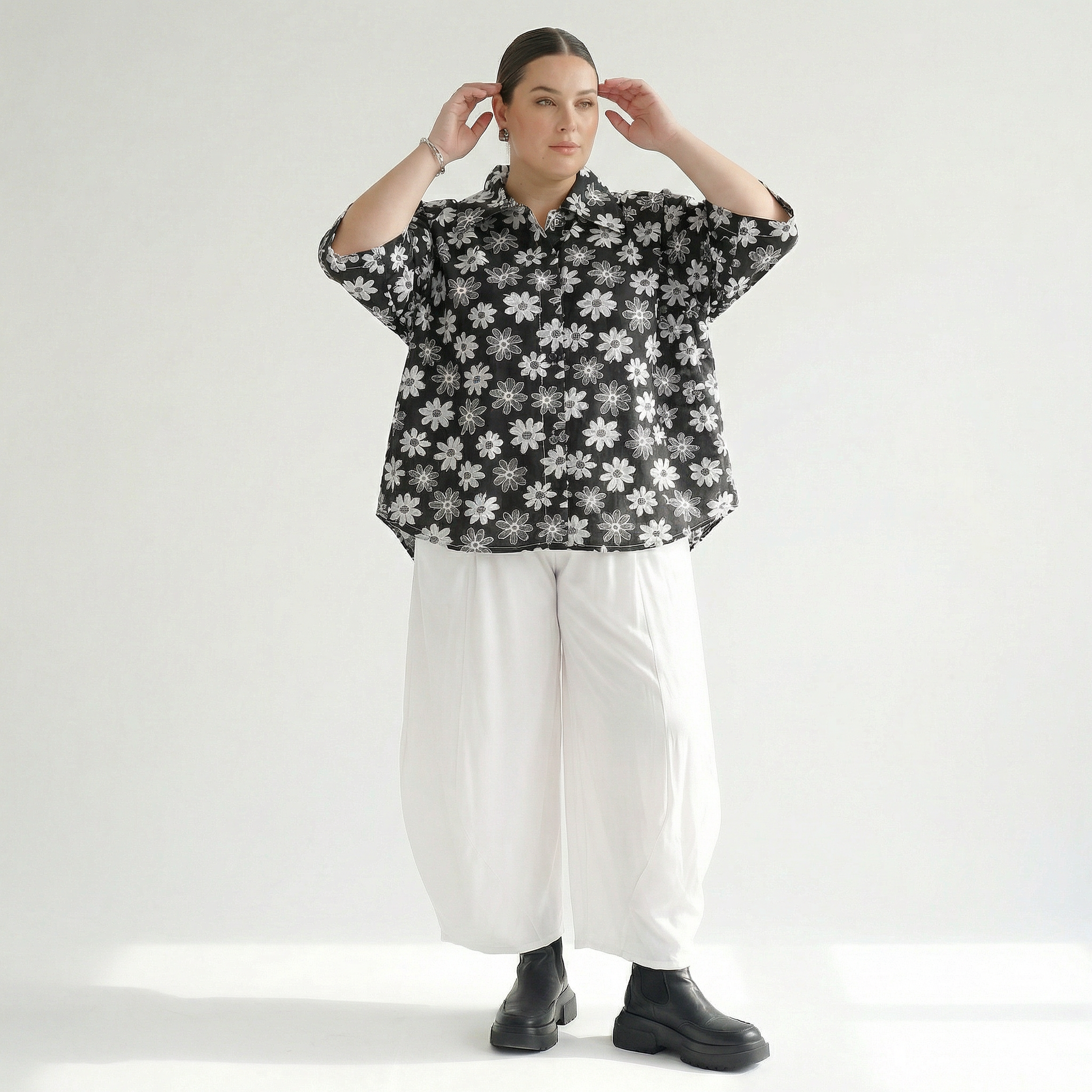 AKH Fashion Jacke in gerundeter Form, aus Viskose, 1575.07092, Schwarz/Weiß, Blumen