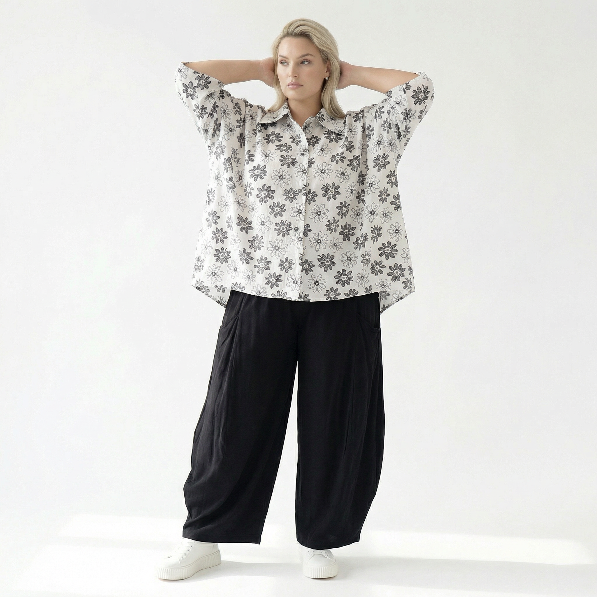 AKH Fashion Jacke in gerundeter Form, aus Viskose, 1575.07092, Weiß/Schwarz, Blumen