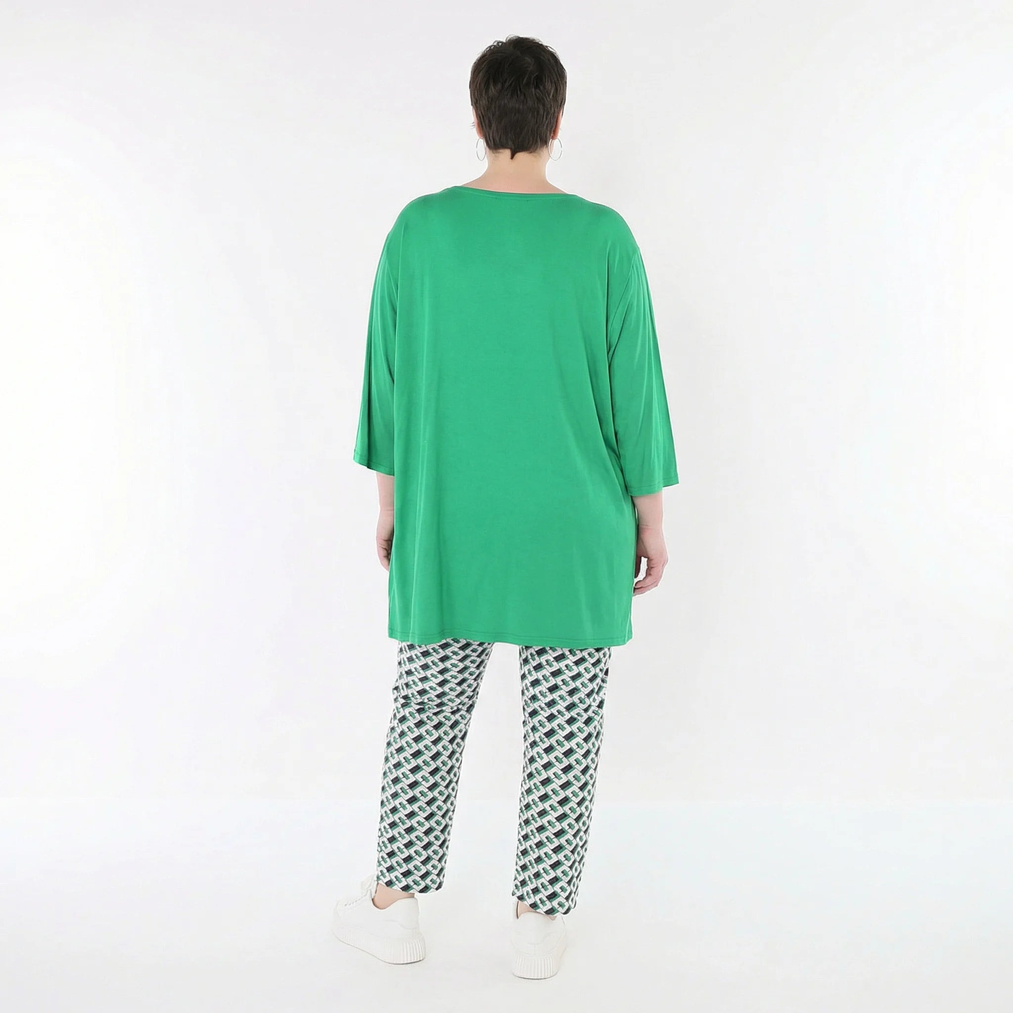 Ausgefallene Bengaline Karottenhose im zeitlosen Lagenlook, stretchig und fein, abstrakt, Marine/Grün/Weiß