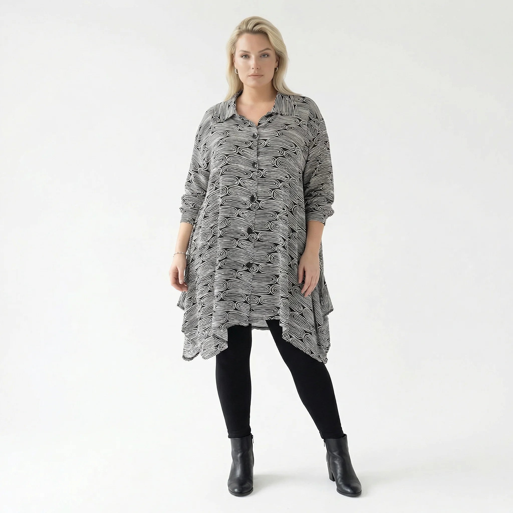 Luftige Kreppjacke in ausgefallenem Lagenlook mit moderner A-Form und zipfeligem Schnitt, Schwarz/Weiß