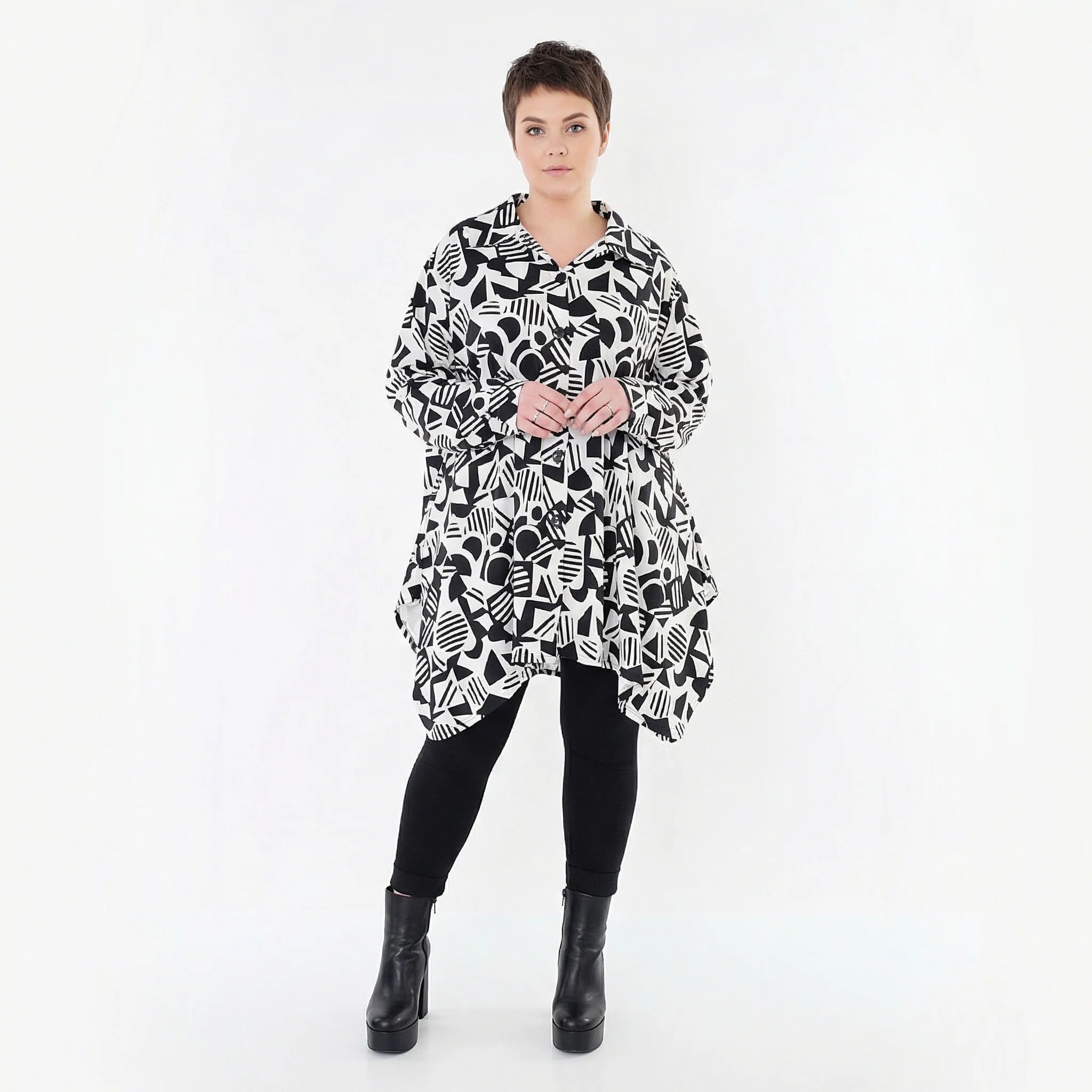 Ausgefallene Oversize Jacke im modernen Lagenlook mit stretchigem Traveller Material, Weiß/Schwarz