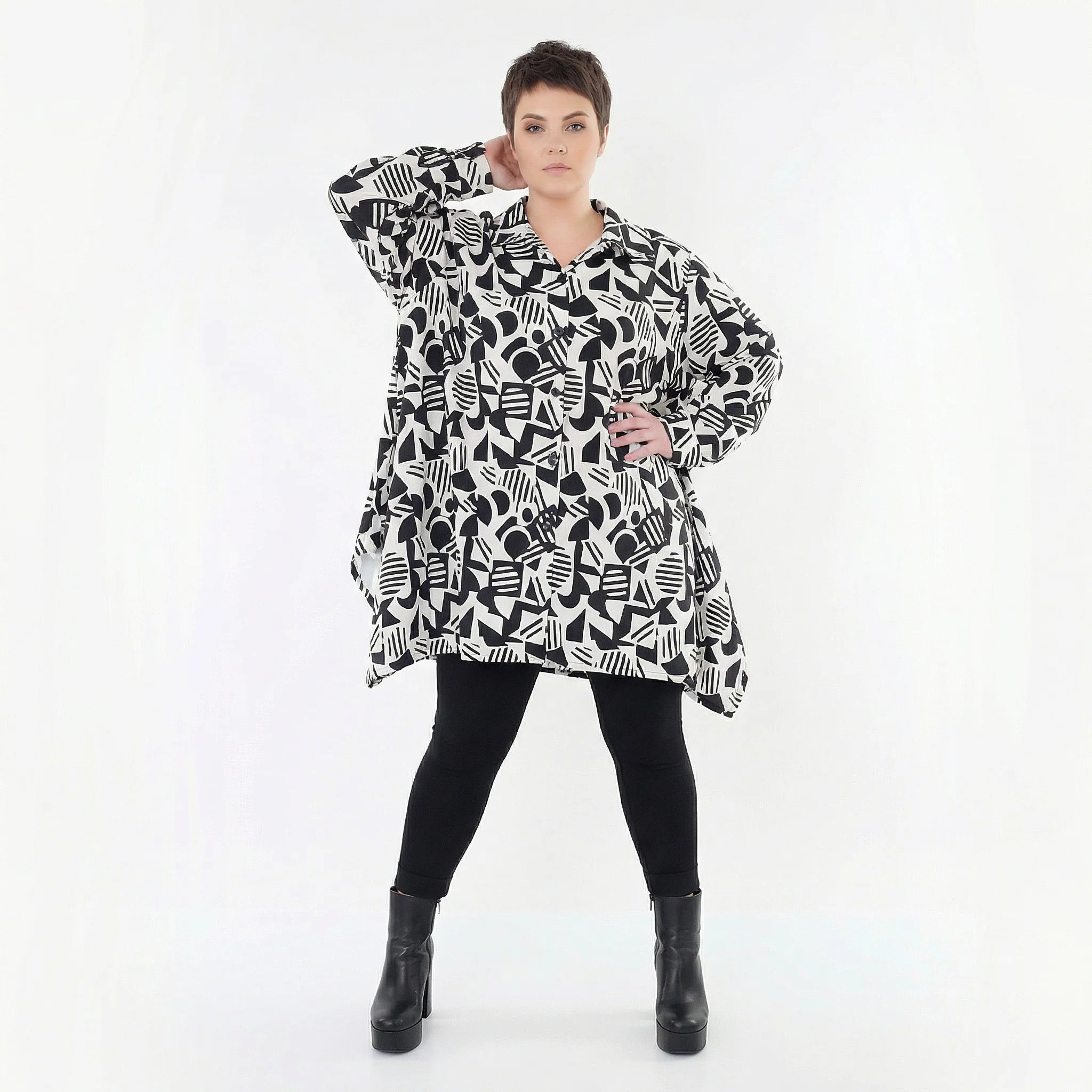 Ausgefallene Oversize Jacke im modernen Lagenlook mit stretchigem Traveller Material, Weiß/Schwarz