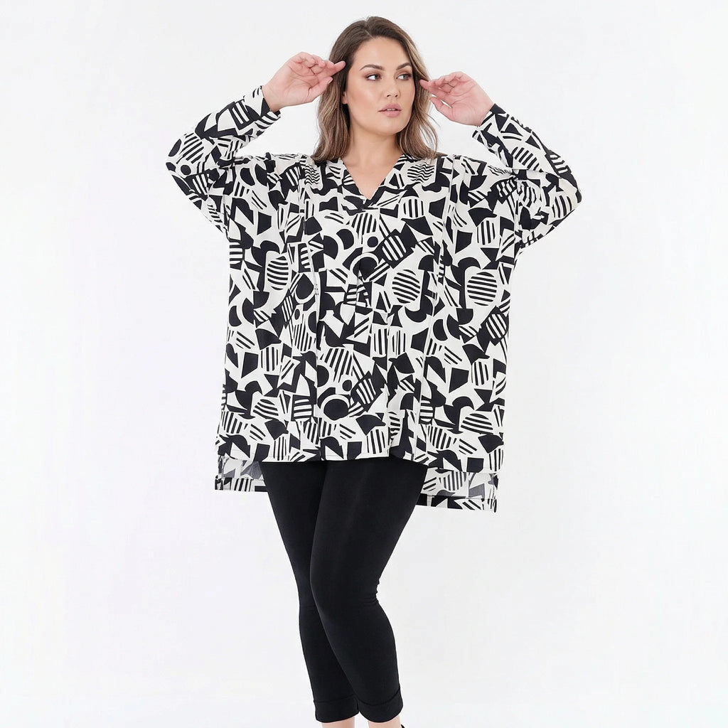 Ausgefallenes Oversize Shirt im legeren Lagenlook mit glatter Stretchqualität und Faltennaht, Weiß/Schwarz