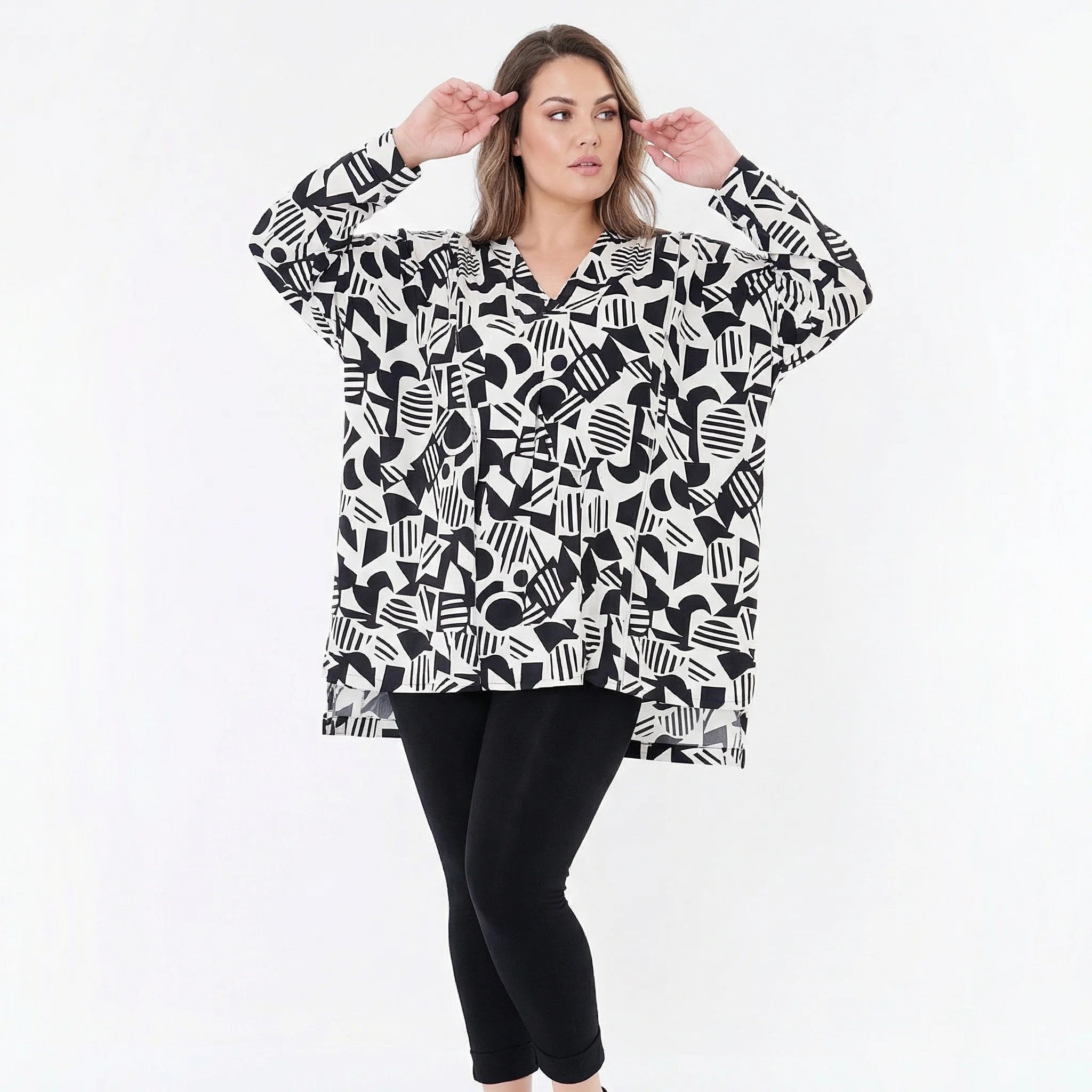 Ausgefallenes Oversize Shirt im legeren Lagenlook mit glatter Stretchqualität und Faltennaht, Weiß/Schwarz