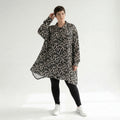 Ausgefallene Oversize Jacke in A-Form aus stretchig weichem Material im Lagenlook, Schwarz/Weiß