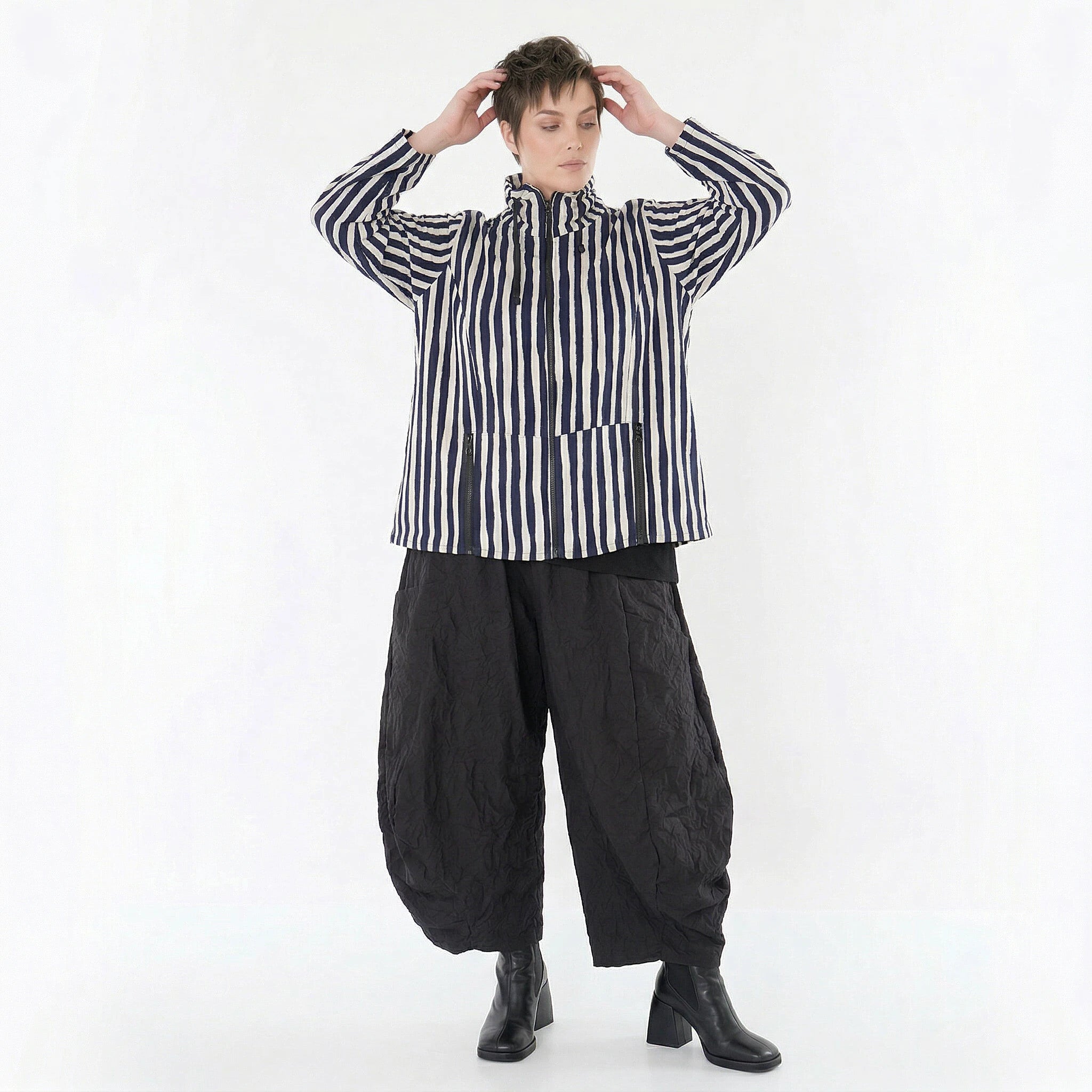 Kastige Jacke im ausgefallenen Lagenlook aus leichter Baumwollmischung mit Blockstreifen, Marine/Weiß