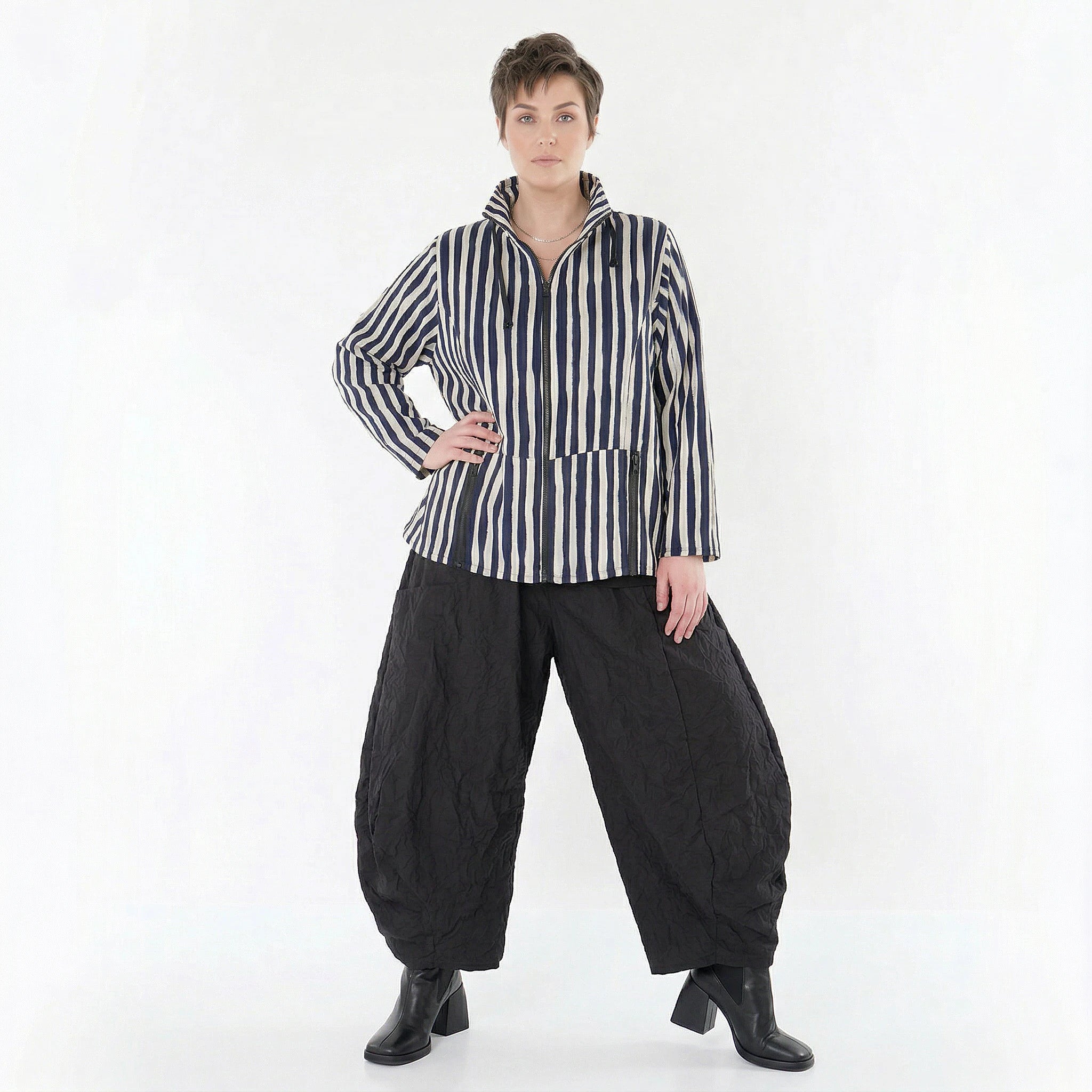 Kastige Jacke im ausgefallenen Lagenlook aus leichter Baumwollmischung mit Blockstreifen, Marine/Weiß