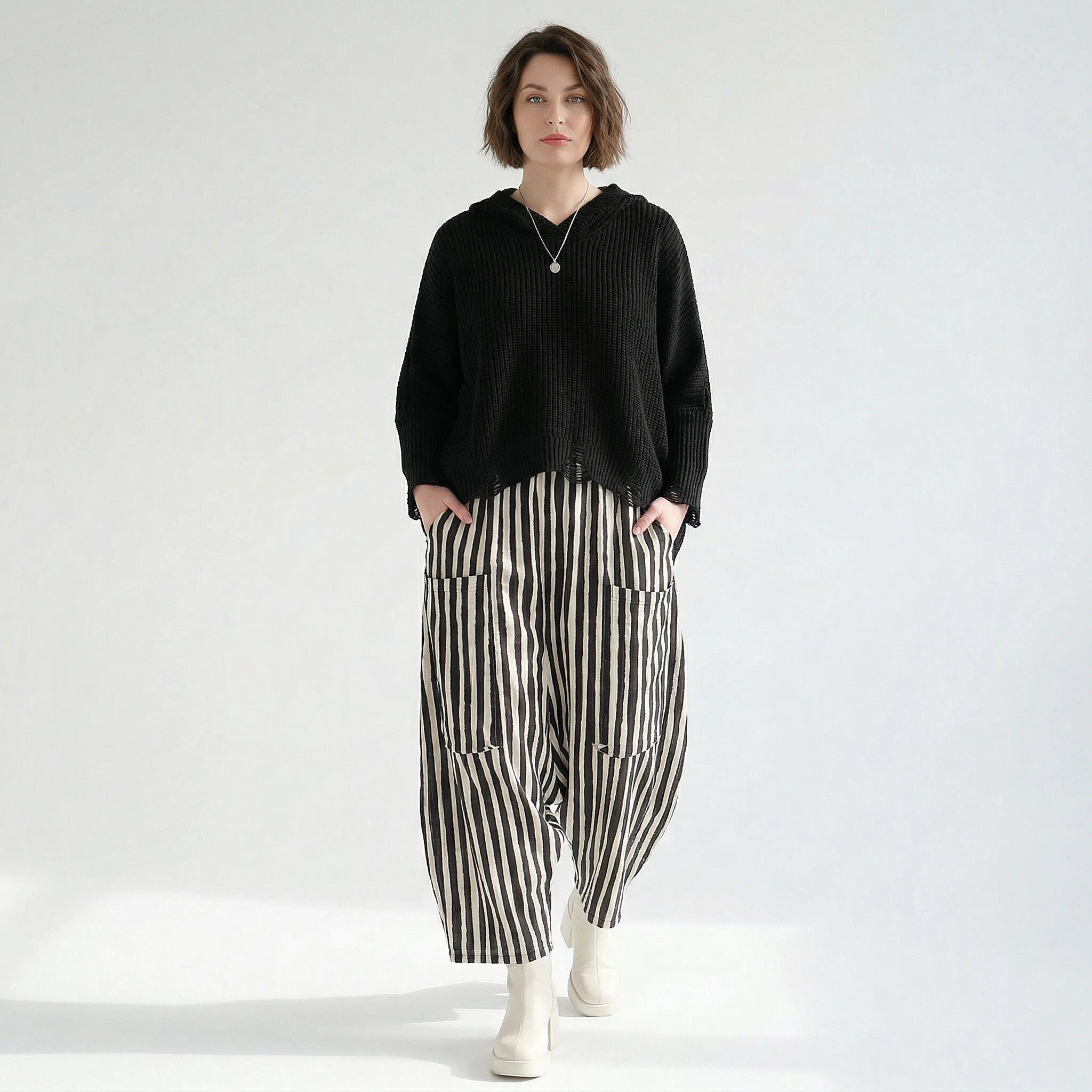 Luftige Haremhose mit tiefem Schritt, ausgefallenem Lagenlook und Blockstreifen, Schwarz/Weiß