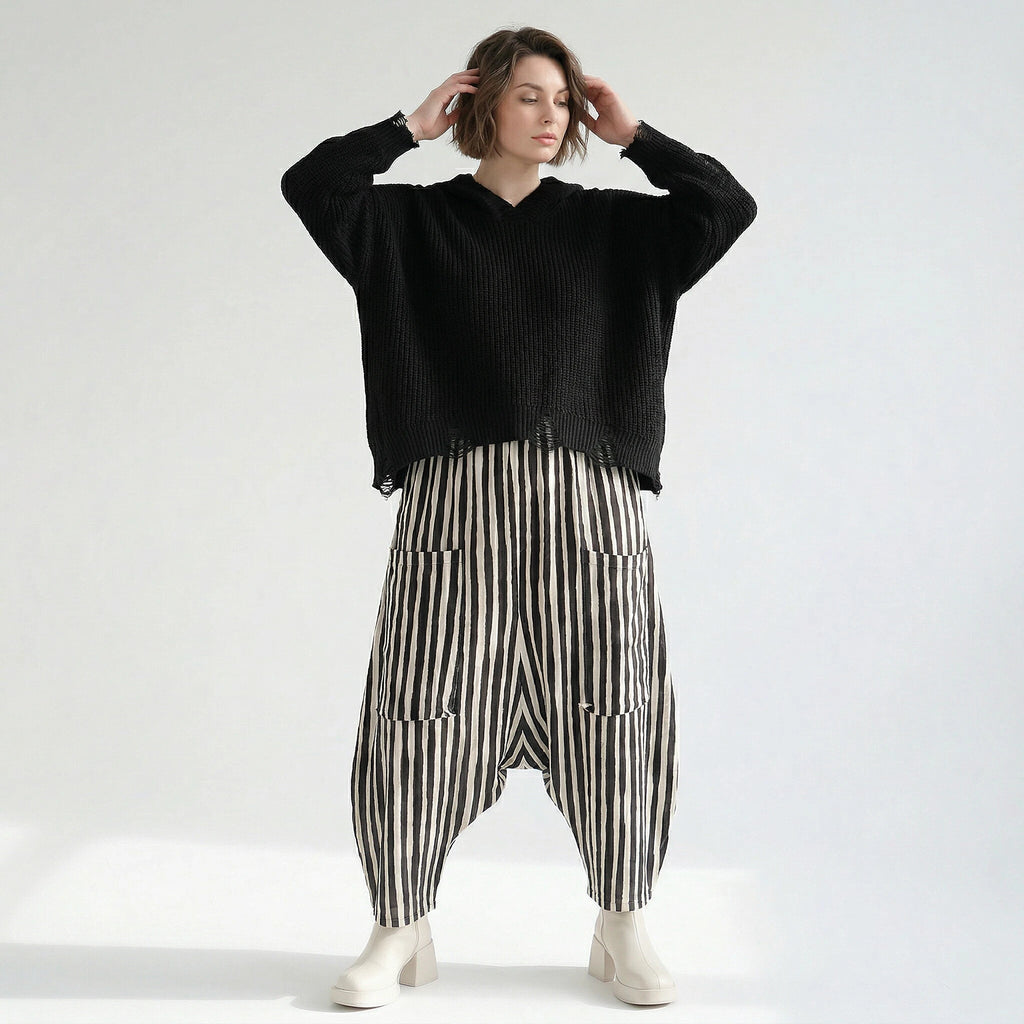 Luftige Haremhose mit tiefem Schritt, ausgefallenem Lagenlook und Blockstreifen, Schwarz/Weiß