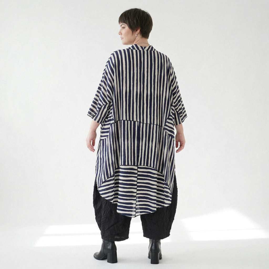 Zeitlos ausgefallener A-Form Mantel mit luftig leichtem Lagenlook und Blockstreifen Design, Marine/Weiß