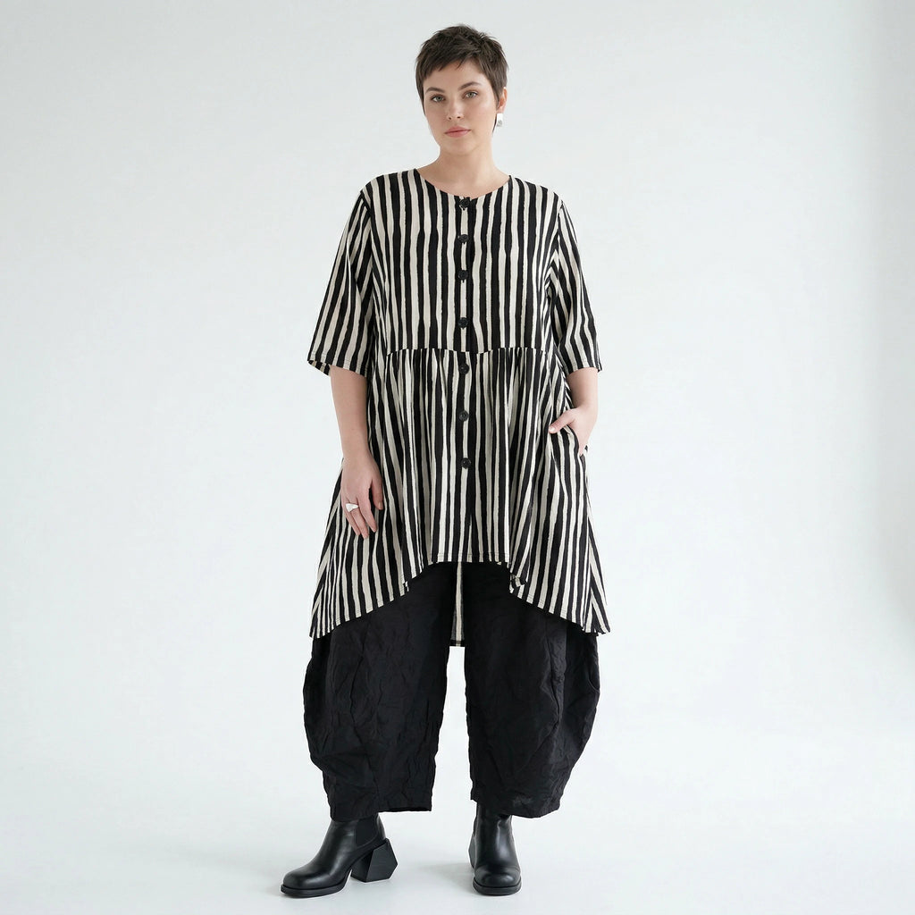 Luftig leichte Oversize Bluse in A-Form mit ausgefallenem Lagenlook und Blockstreifen, Schwarz/Weiß