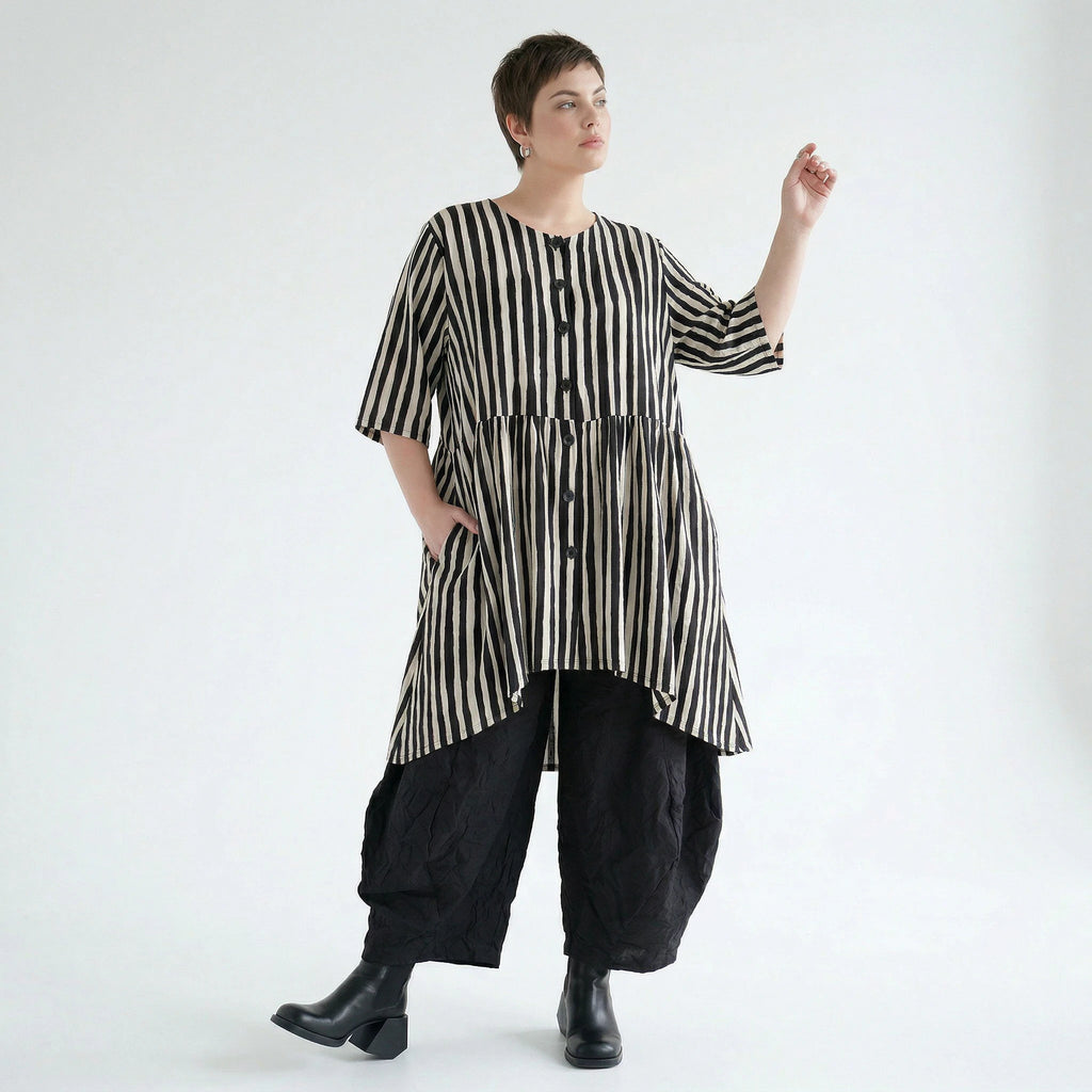 Luftig leichte Oversize Bluse in A-Form mit ausgefallenem Lagenlook und Blockstreifen, Schwarz/Weiß