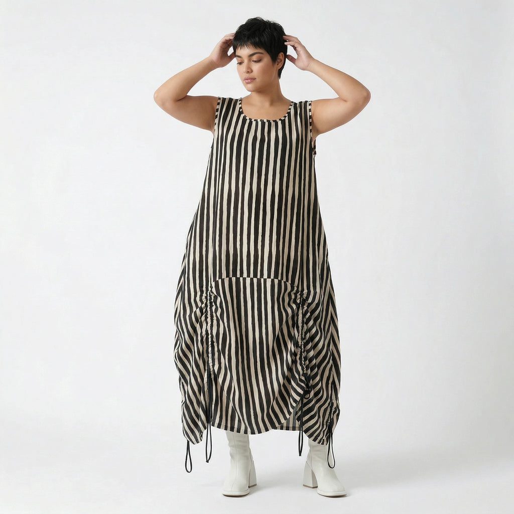 Luftiges Oversize Ballonkleid mit raffiniertem Lagenlook und zeitlosen Blockstreifen , Schwarz/Weiß