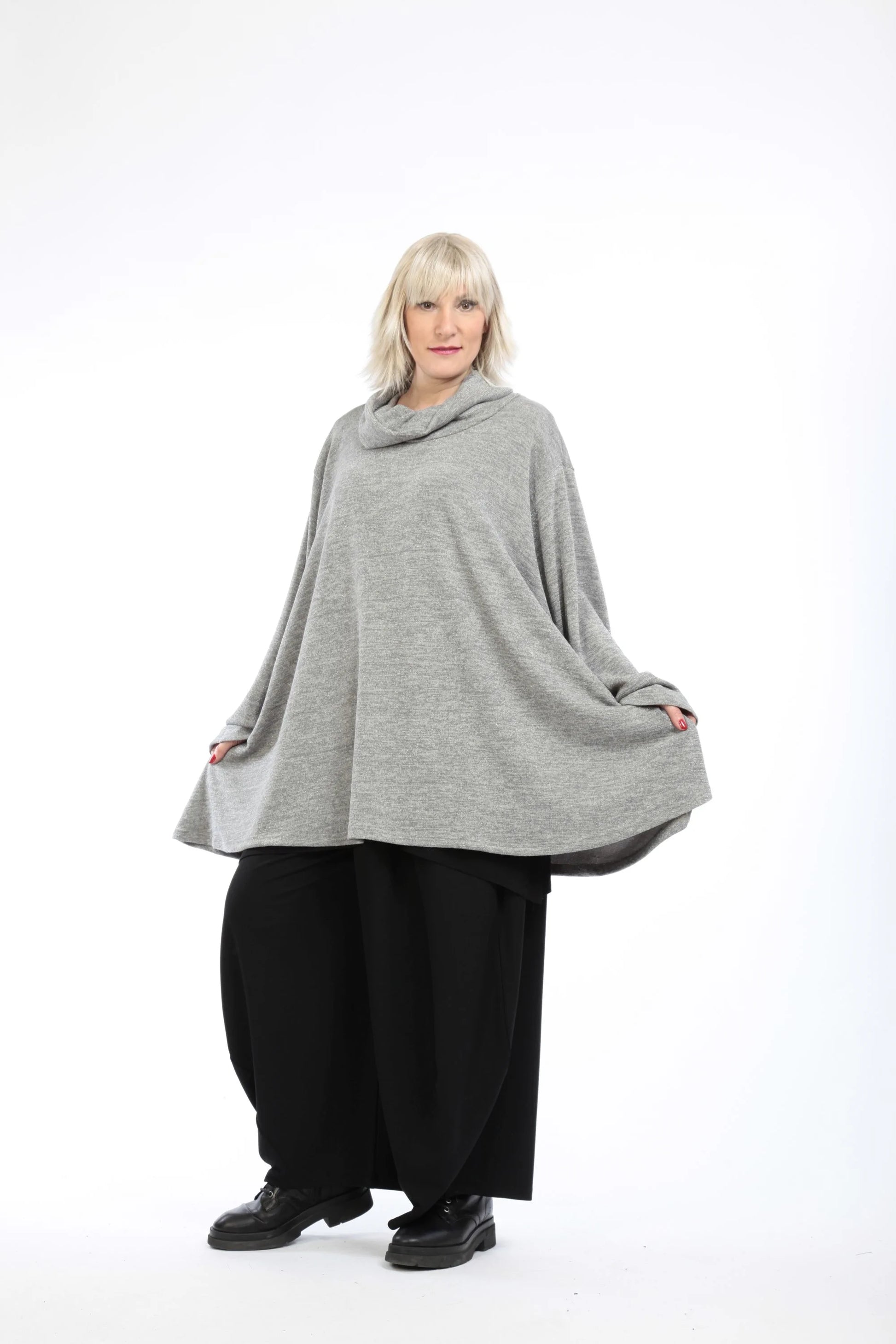  Elegantes A-Form Big Shirt in Glanzsilber mit Rollkragen für stimmungsvolle Lagenlooks