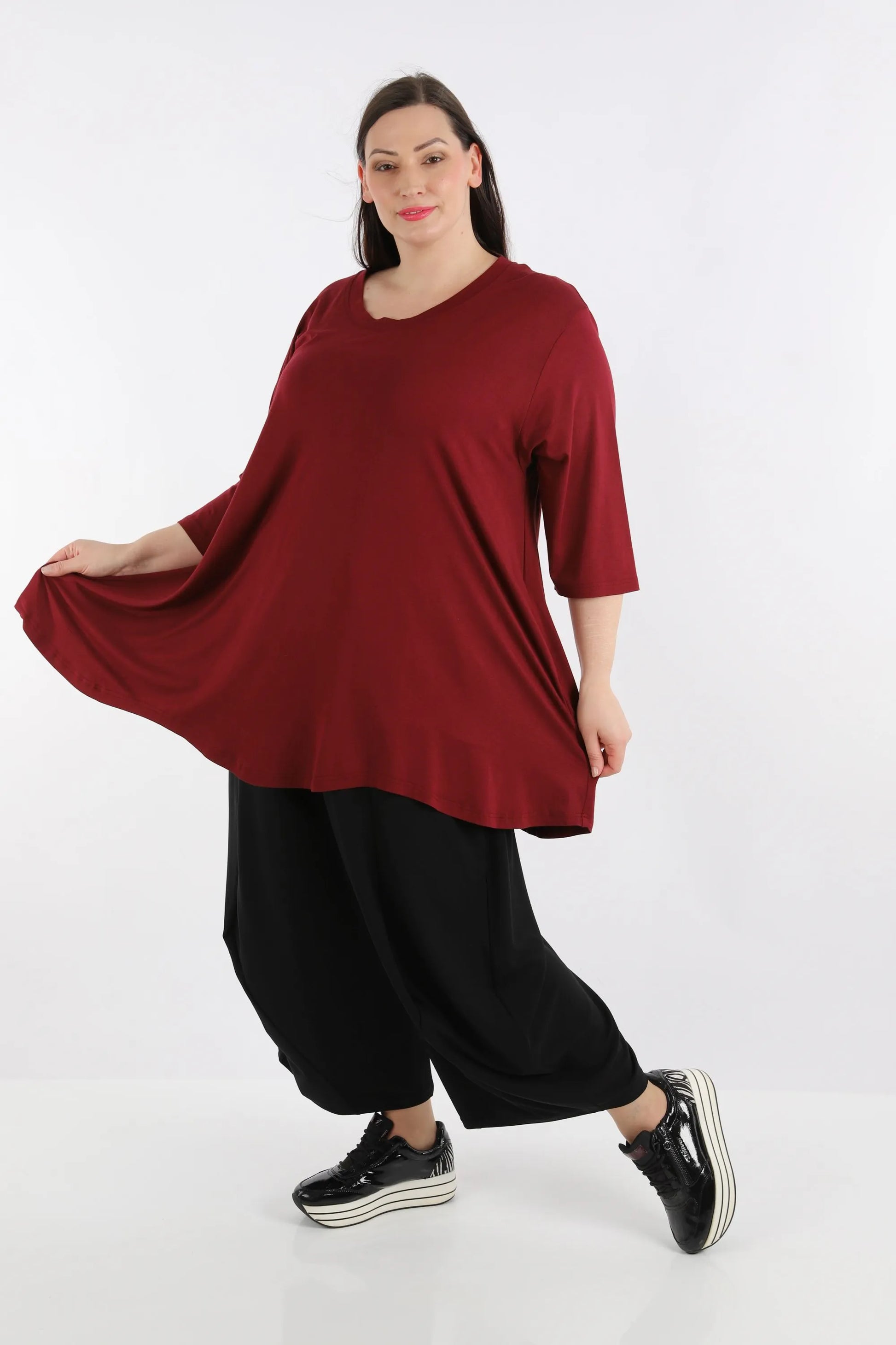  A-Form Shirt in edlem Weinrot mit 3/4-Ärmeln und praktischen Nahttaschen für Plus Size