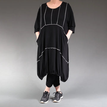  Ballonkleid mit Rundhalsausschnitt, 3/4-Ärmeln und Taschen aus leichtem dehnbarem Jersey in Plus Size