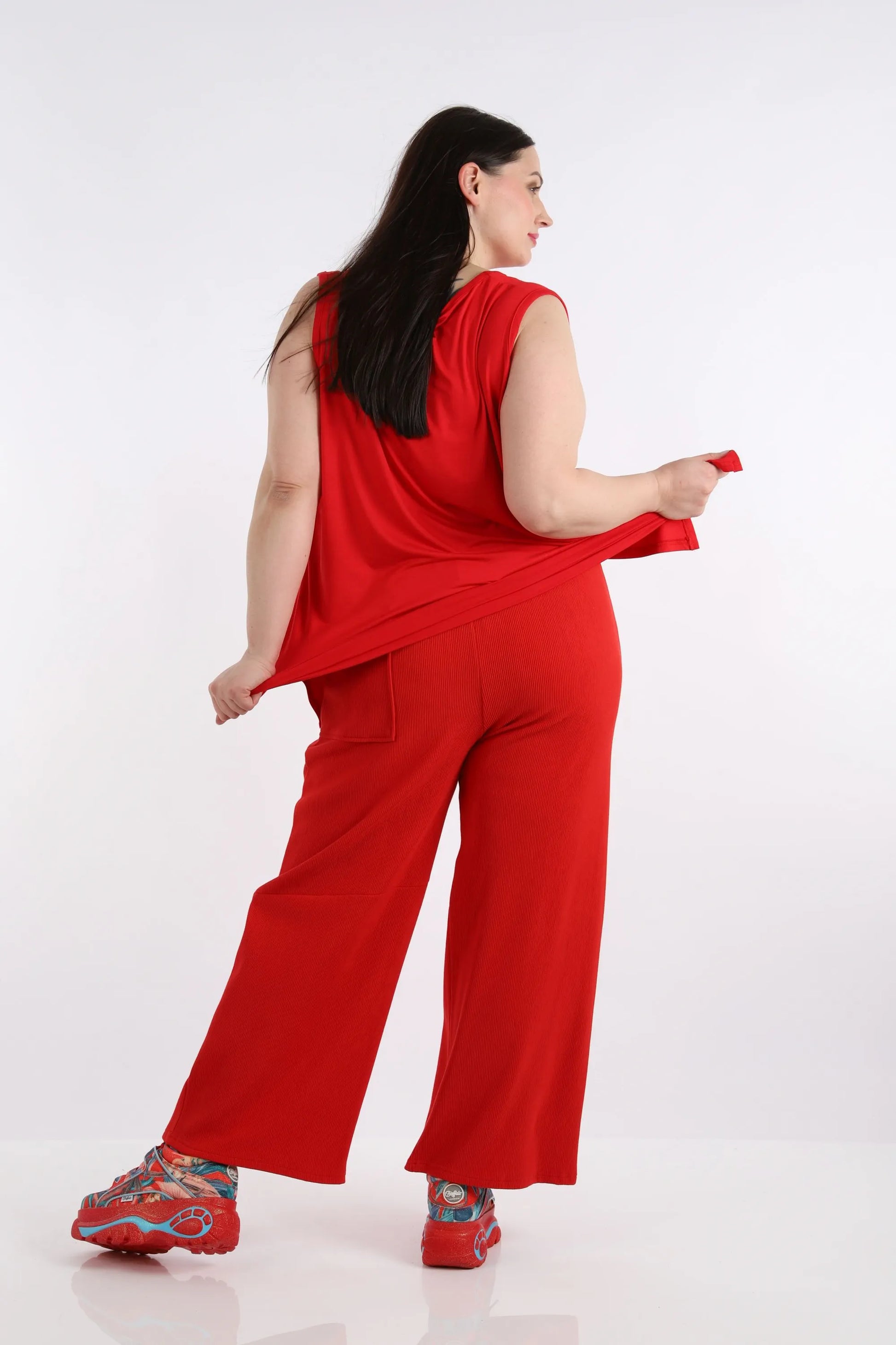  Rote Marlene Hose aus weichem Stretch-Ribb für perfekten Tragekomfort und lässigen Look