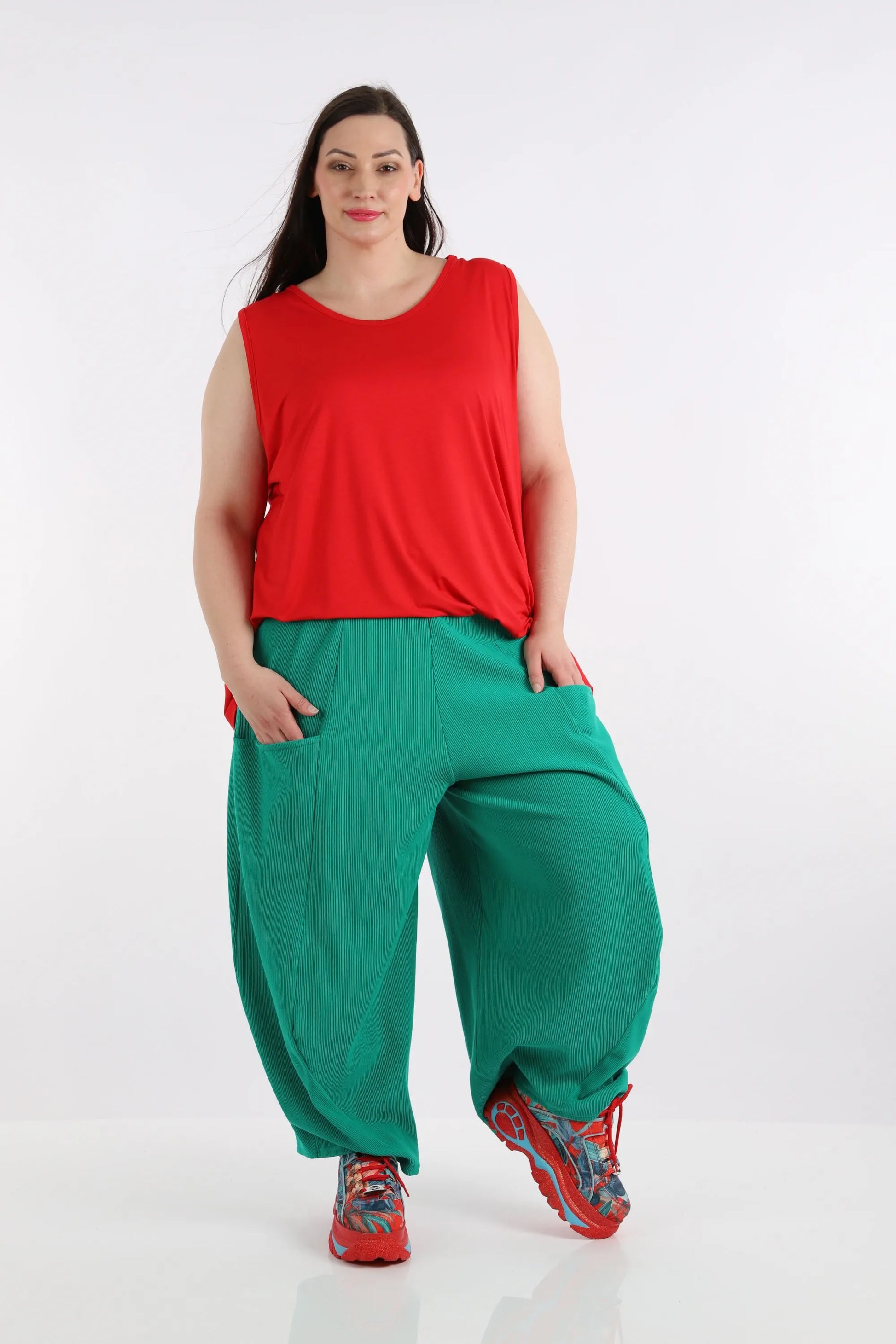  Trendige grüne Ballonhose im Oversize-Stil aus elastischem Baumwoll-Ribb für Plus-Size-Fashionistas