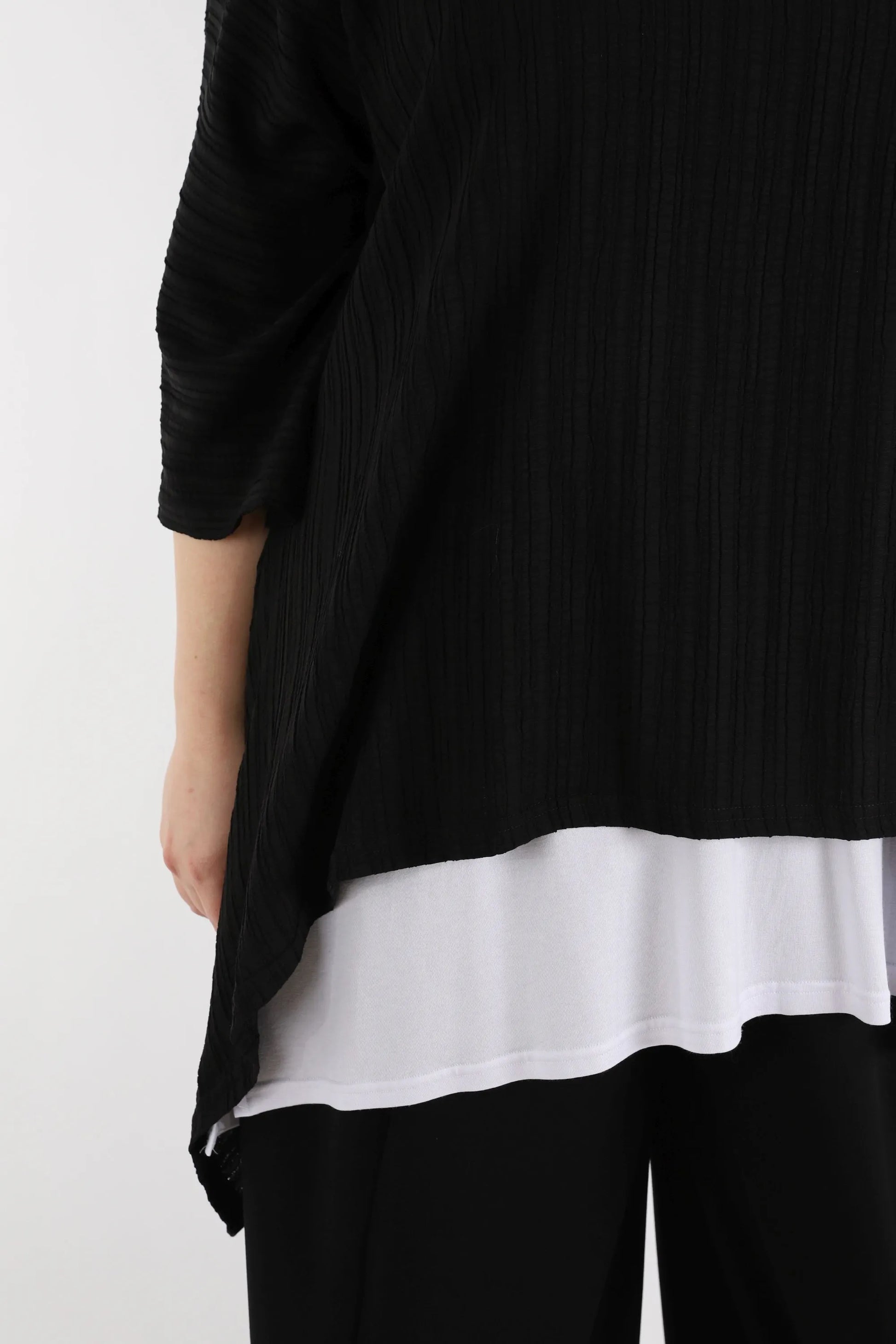  A-Form Shirt mit zeitlosem Lagenlook in klassischem Schwarz für leichten Oversize-Stil