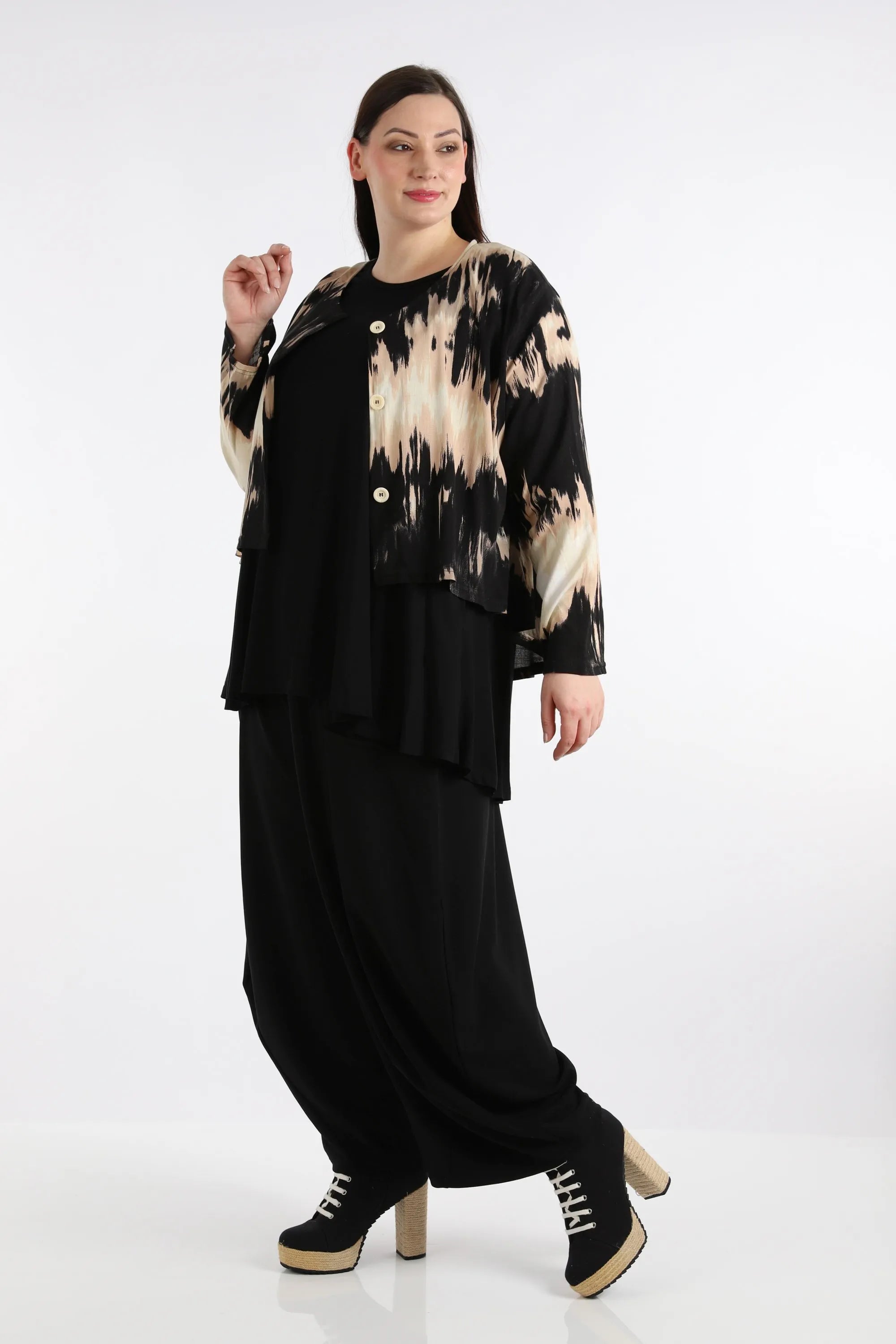  AKH Fashion Jacke in gerundeter Form, aus Rayon, 1258.00130, Schwarz-Beige, Batik, Schick