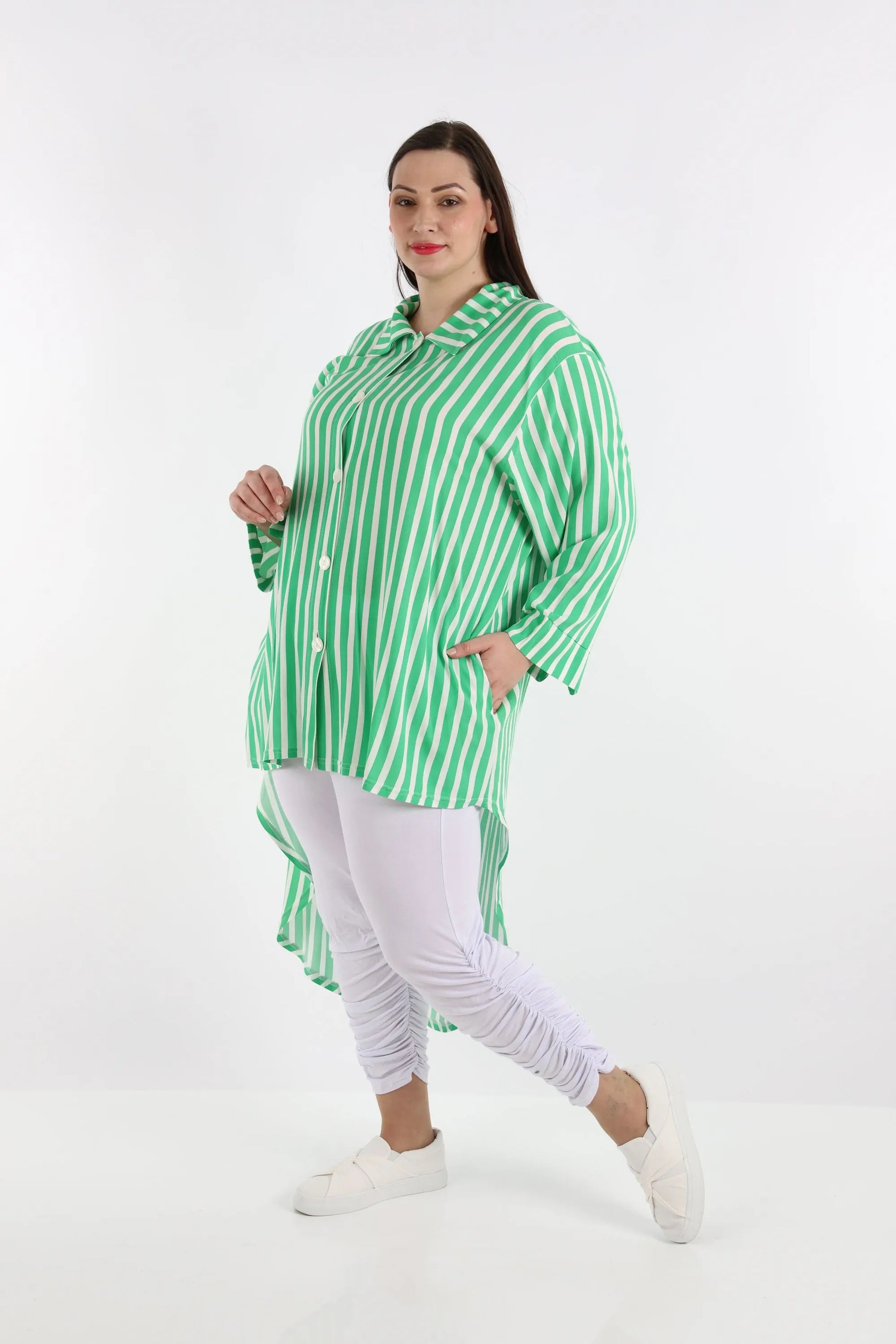  Trendige Vokuhila-Bluse in frischem Grün-Weiß Blockstreifen-Muster für Plus Size Fashion