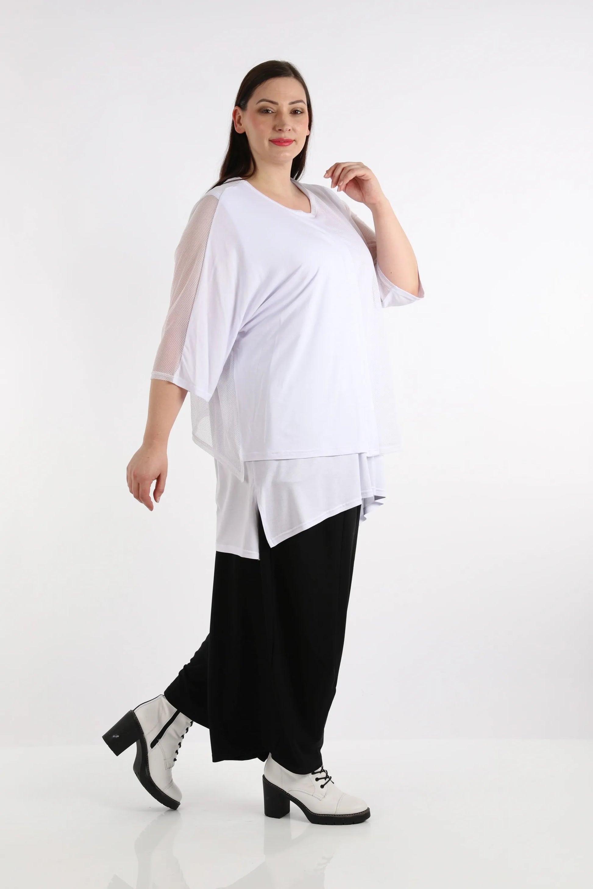  Kastiges Oversize Shirt in Weiß aus weicher, leichter Viskose für lässige Lagenlooks im Frühling und Sommer