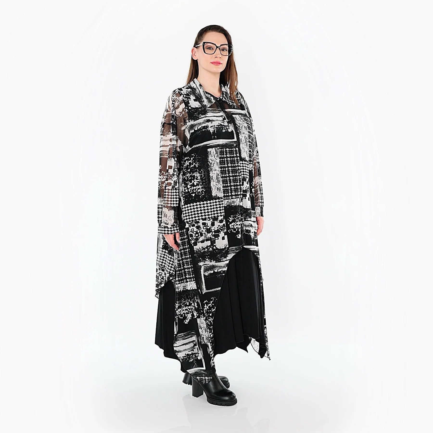  Zipfel Bluse von AKH Premium aus Viskose, P1011.7135, Weiß/Grau, Kringel, Ausgefallen