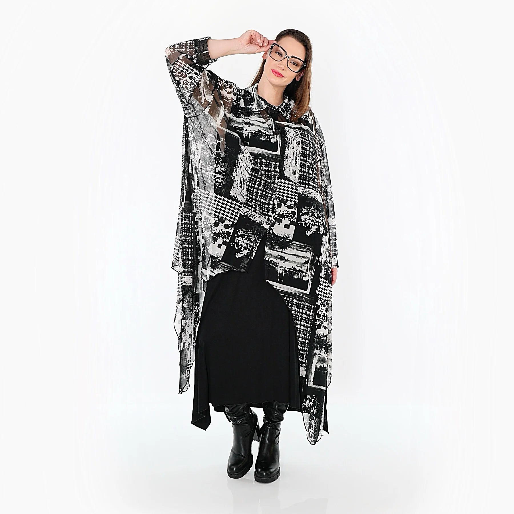  Zipfel Bluse von AKH Premium aus Viskose, P1011.7135, Weiß/Grau, Kringel, Ausgefallen