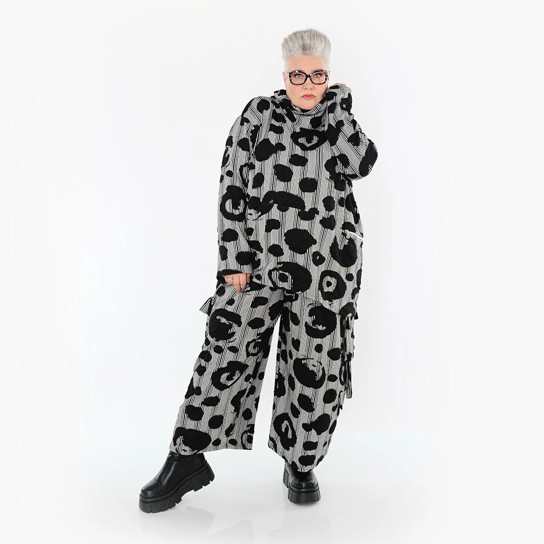  AKH Premium Bigshirt in gerader Form, aus Viskose, P1013.7142, Schwarz/Weiß, Streifen, Schick