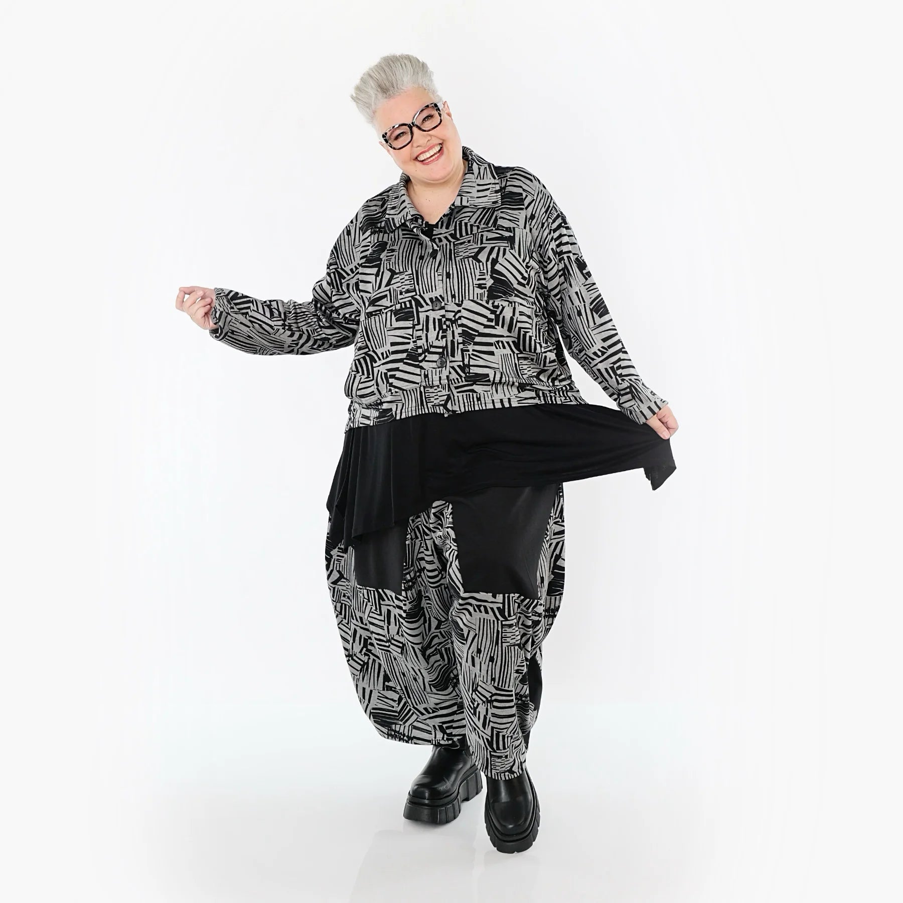  AKH Premium Jacke in gerundeter Form, aus Viskose, P1014.6910, Grau/Schwarz, Streifen