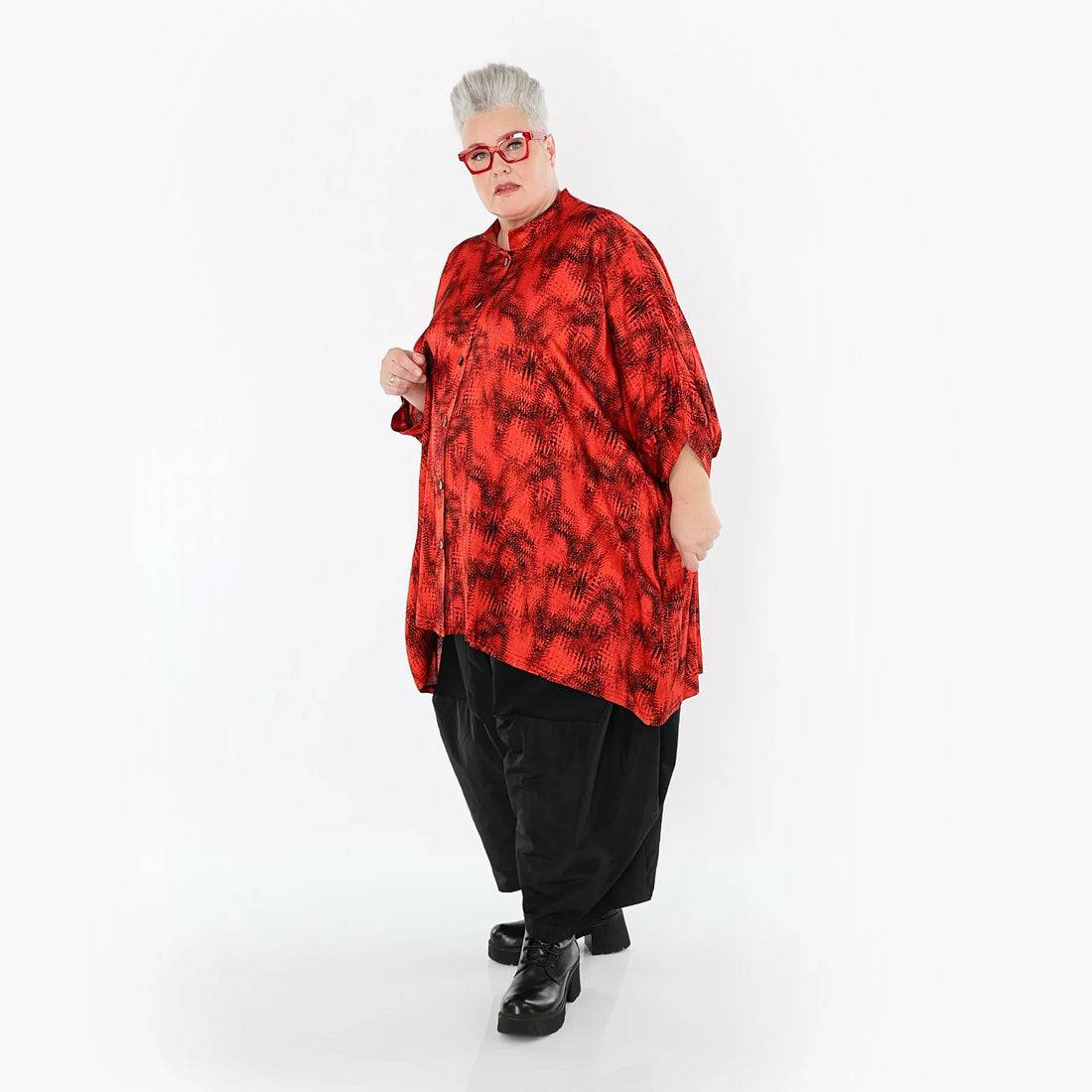  AKH Premium Bluse in kastiger Form, aus Viskose, P1015.7116, Rot/Schwarz, Grafik, Schick