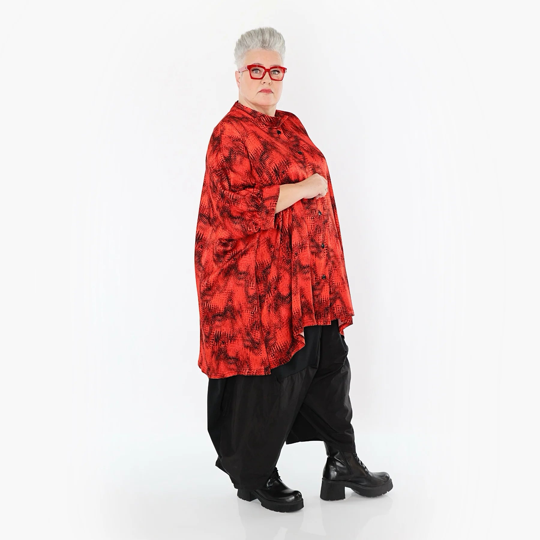  AKH Premium Bluse in kastiger Form, aus Viskose, P1015.7116, Rot/Schwarz, Grafik, Schick