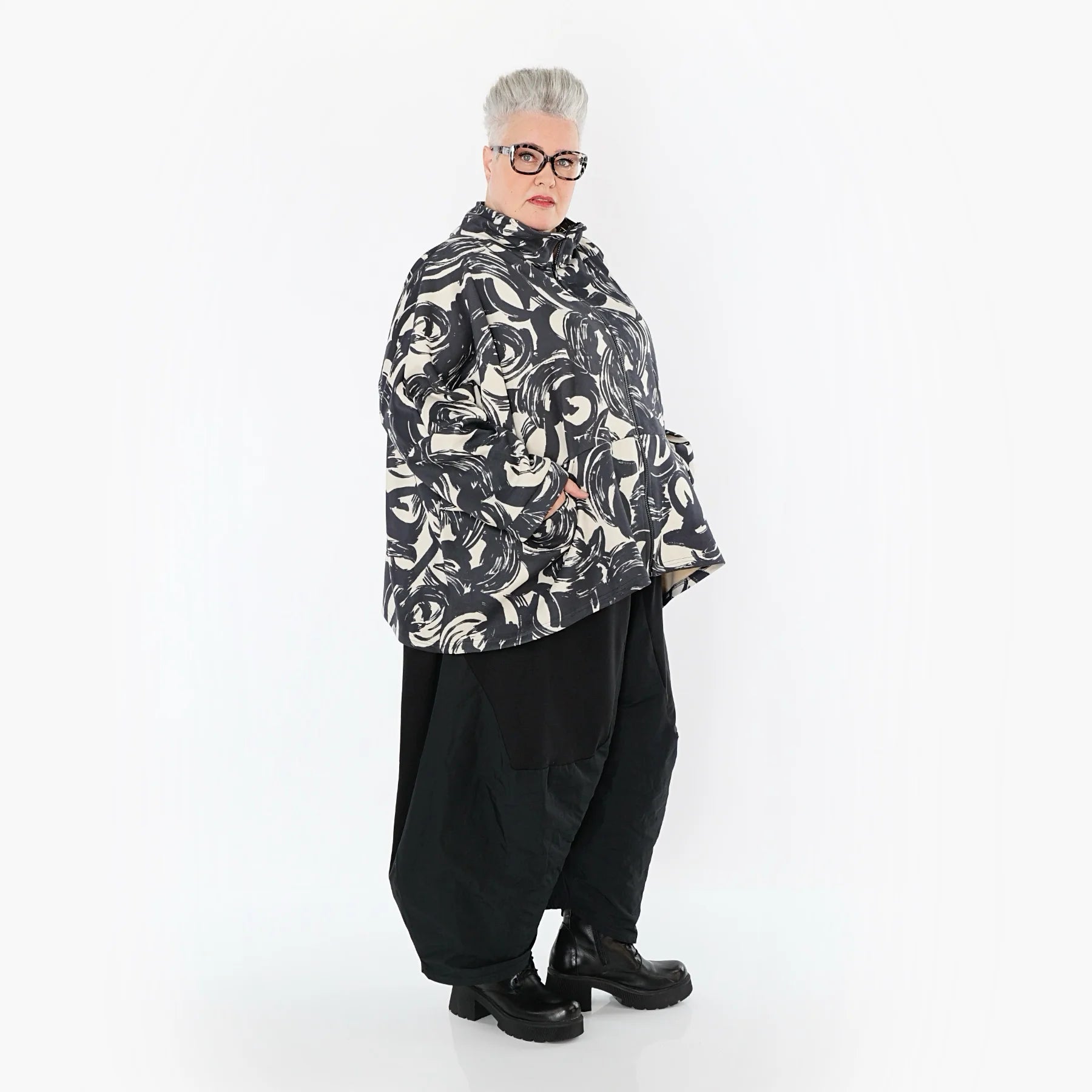  AKH Premium Jacke in kastiger Form, aus Polyester, P1016.7104, Ecru/Schwarz, Pinselstrich