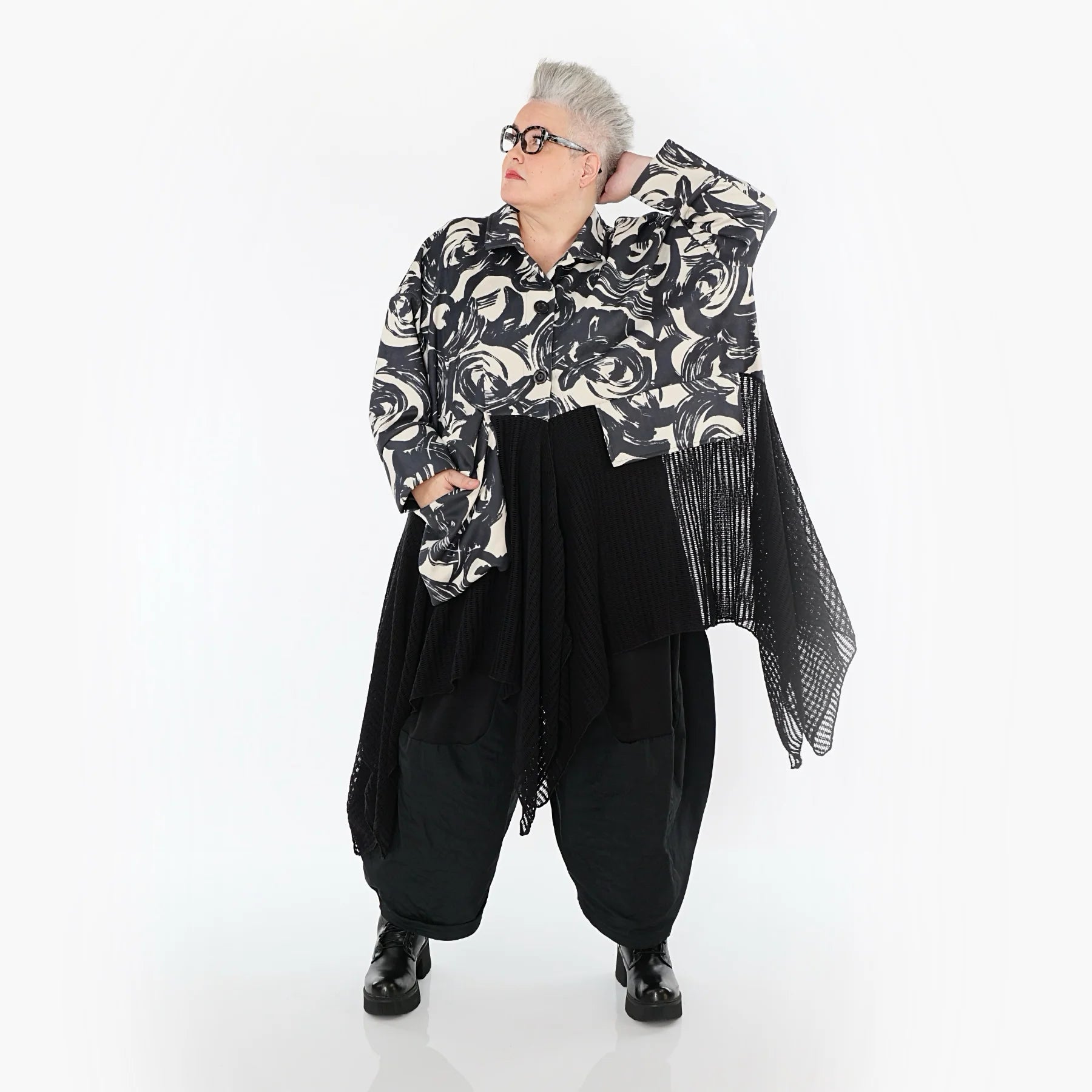  A-Form Jacke von AKH Premium aus Polyester, P1016.7147, Ecru/Schwarz, Pinselstrich, Schick