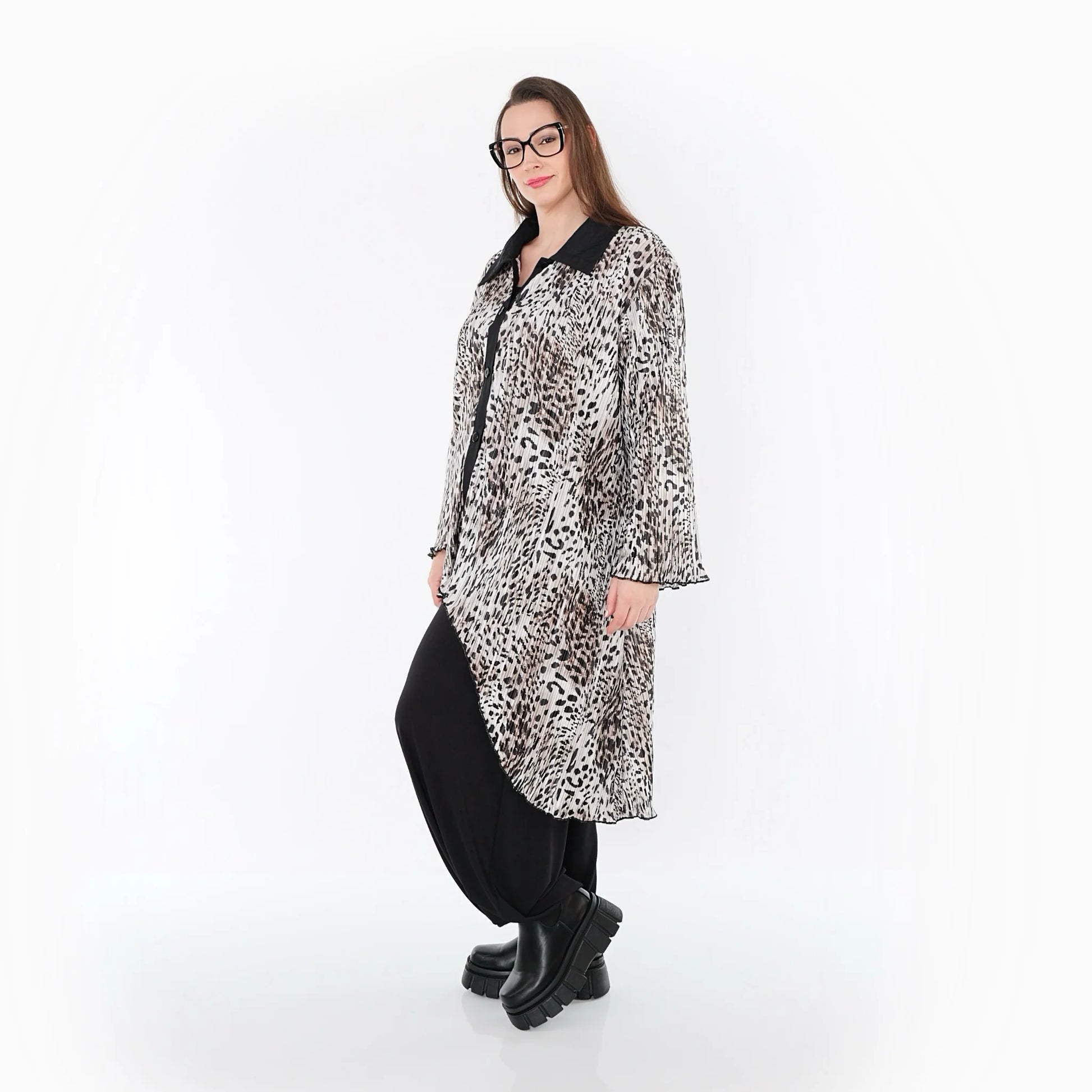  AKH Premium Bluse in Vokuhila-Form, aus Polyester, P1018.7149, Ecru/Braun/Schwarz, Schick