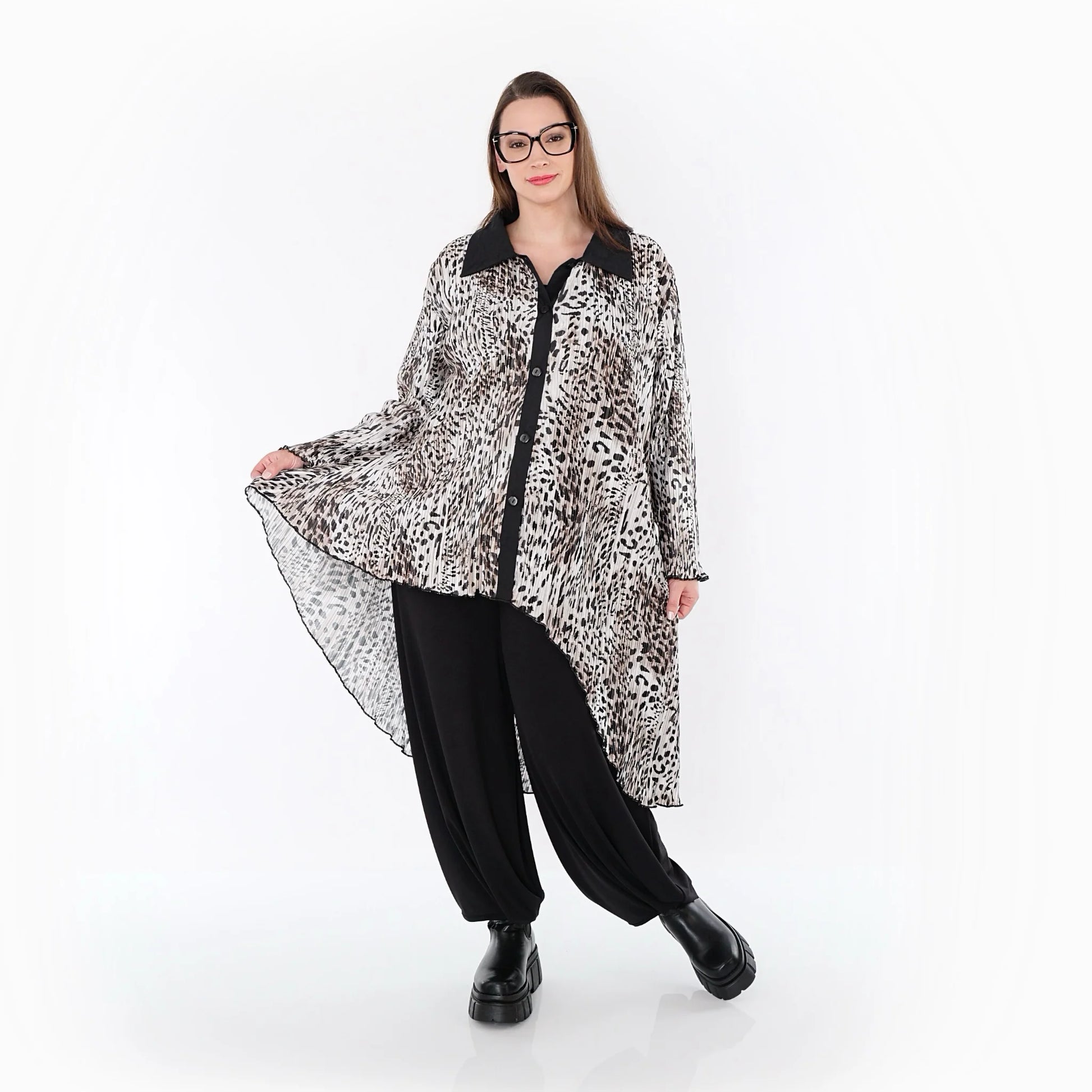  AKH Premium Bluse in Vokuhila-Form, aus Polyester, P1018.7149, Ecru/Braun/Schwarz, Schick