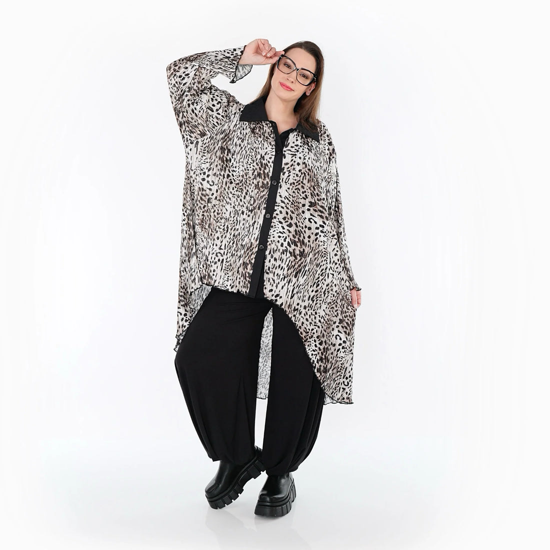  AKH Premium Bluse in Vokuhila-Form, aus Polyester, P1018.7149, Ecru/Braun/Schwarz, Schick