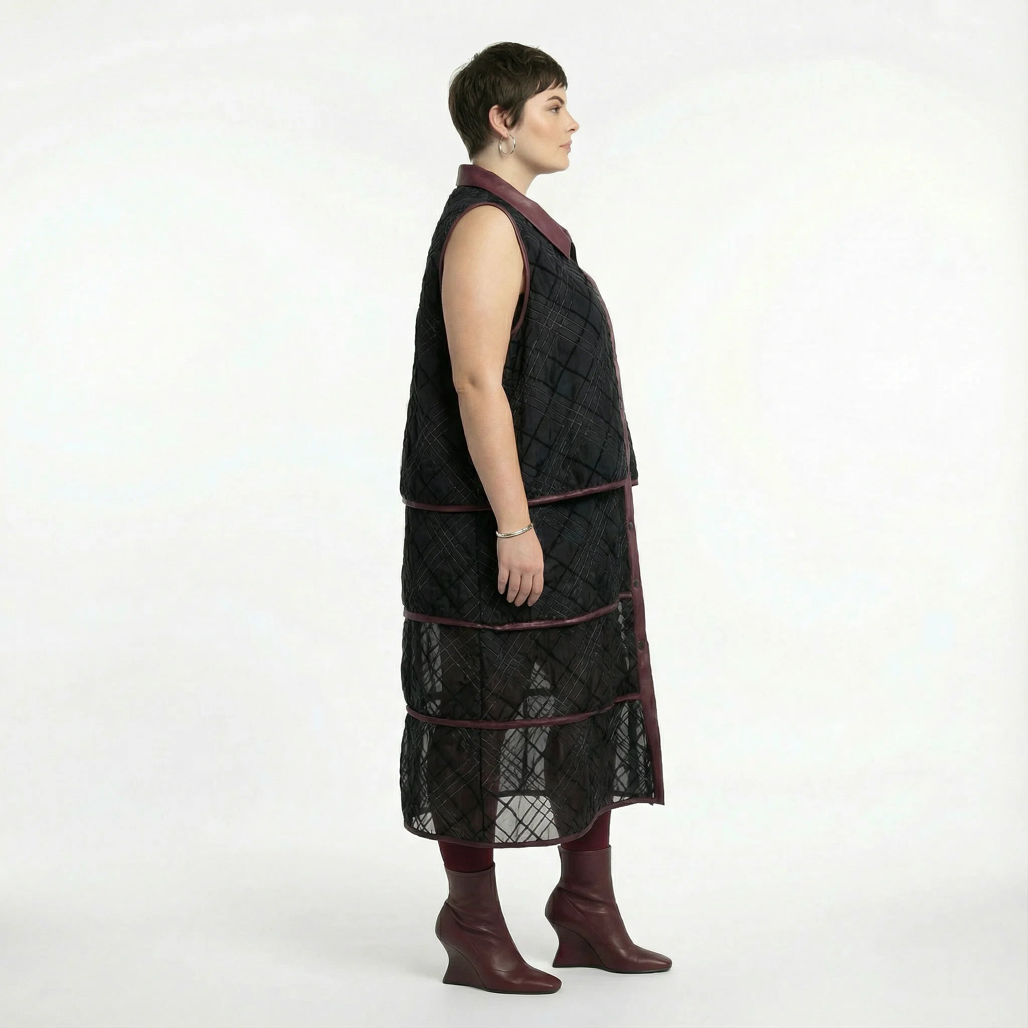  A-Form Weste von AKH Premium aus Materialmix, P1028.7120, Schwarz-Weinrot, Ausgefallen