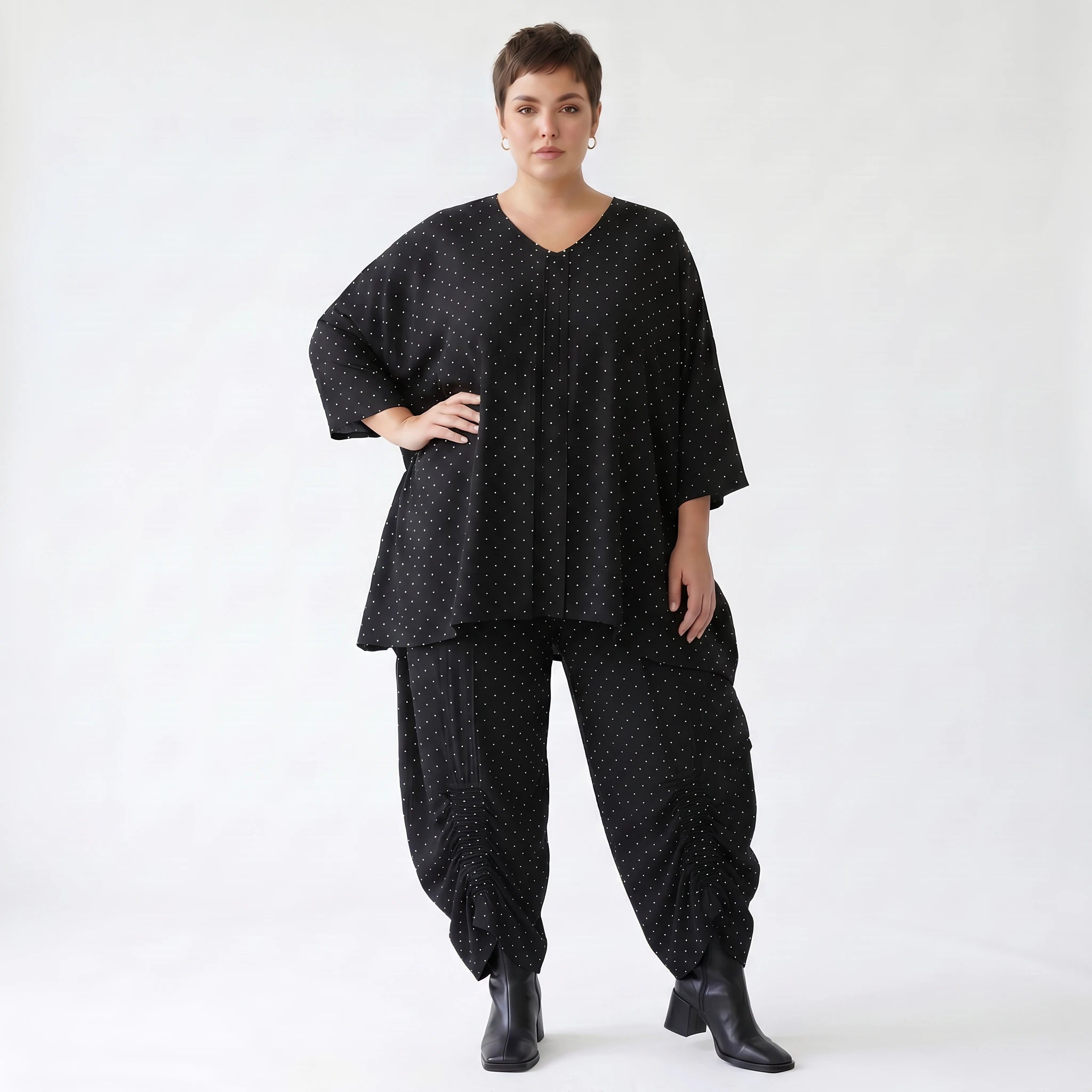 Stilvolle Ballon Hose im kreativen Lagenlook aus fein luftigem Tencel Popeline, Punkte, Schwarz/Weiß