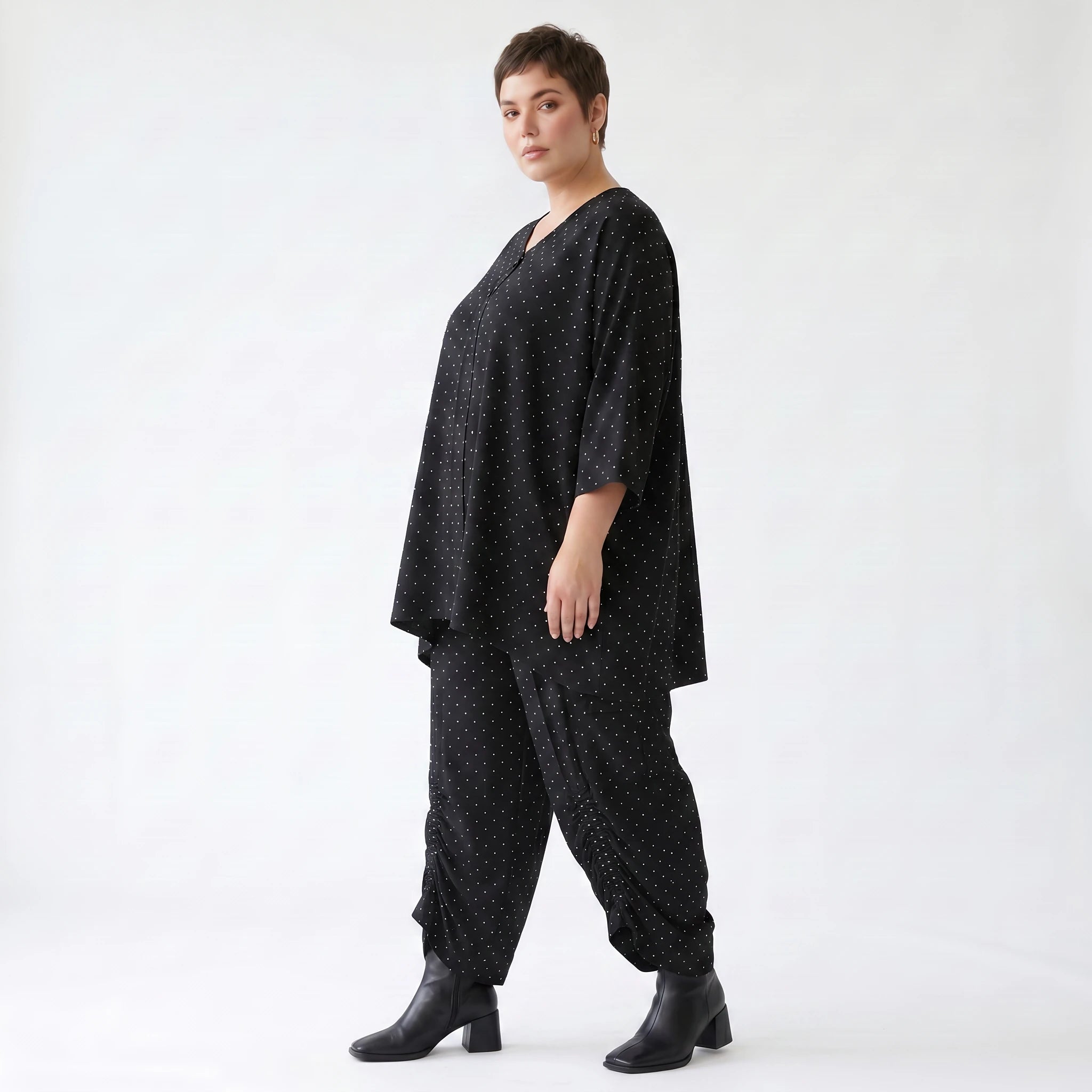 Stilvolle Ballon Hose im kreativen Lagenlook aus fein luftigem Tencel Popeline, Punkte, Schwarz/Weiß